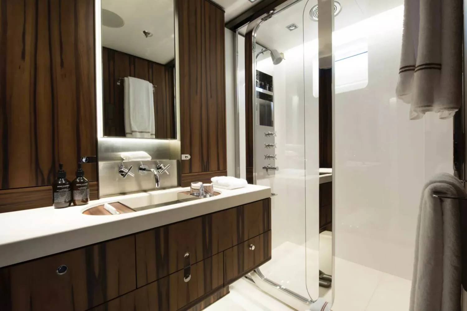 Interior - 28/40
