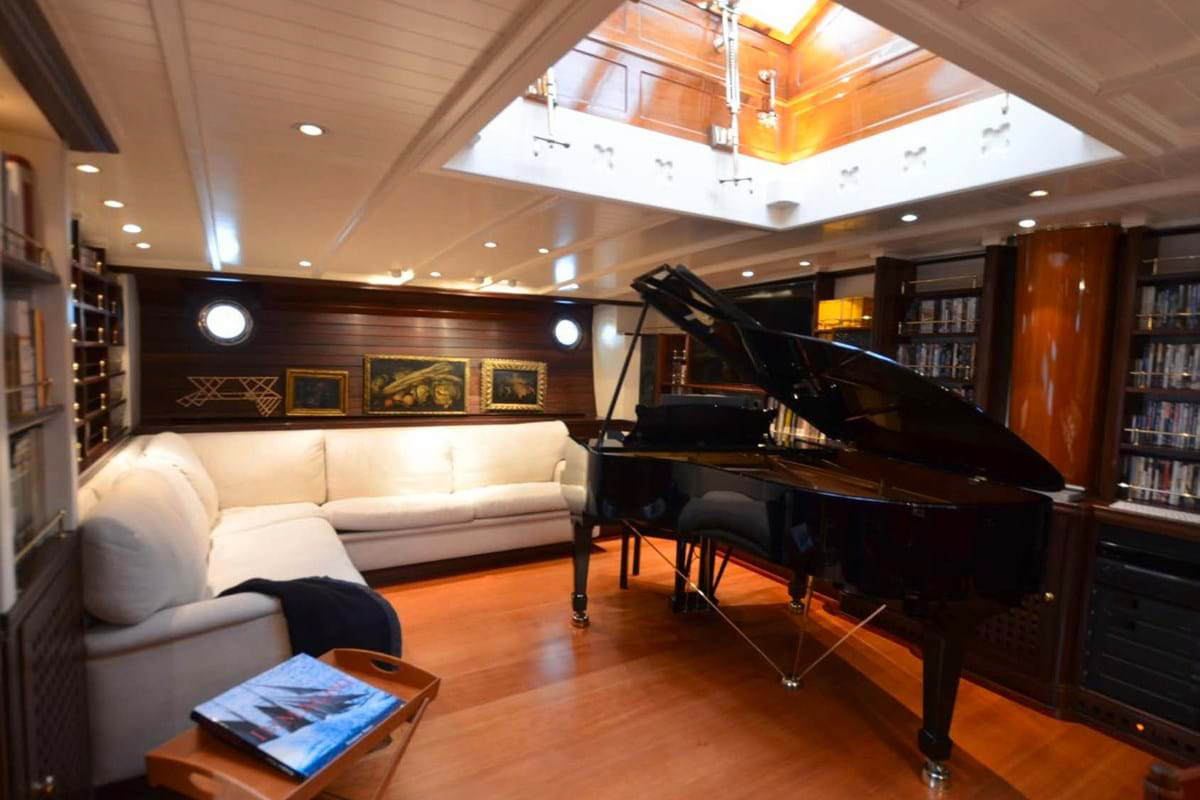 Interior - 0/28