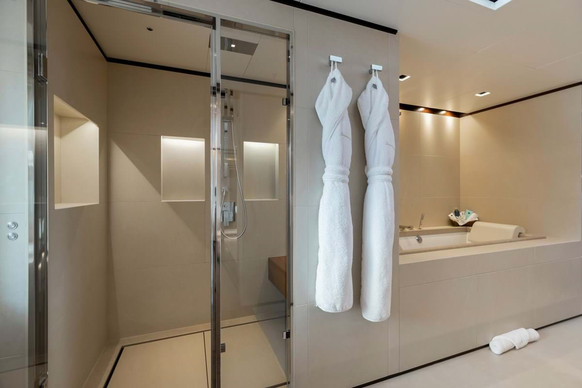 Interior - 13/14