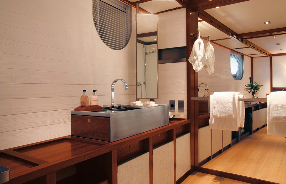 Interior - 13/16