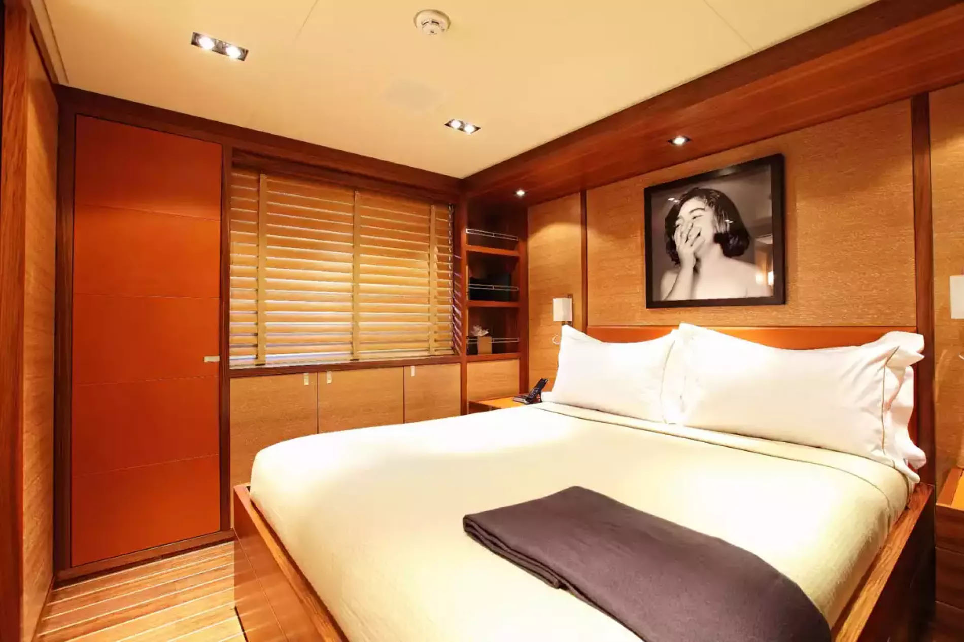 Interior - 13/19