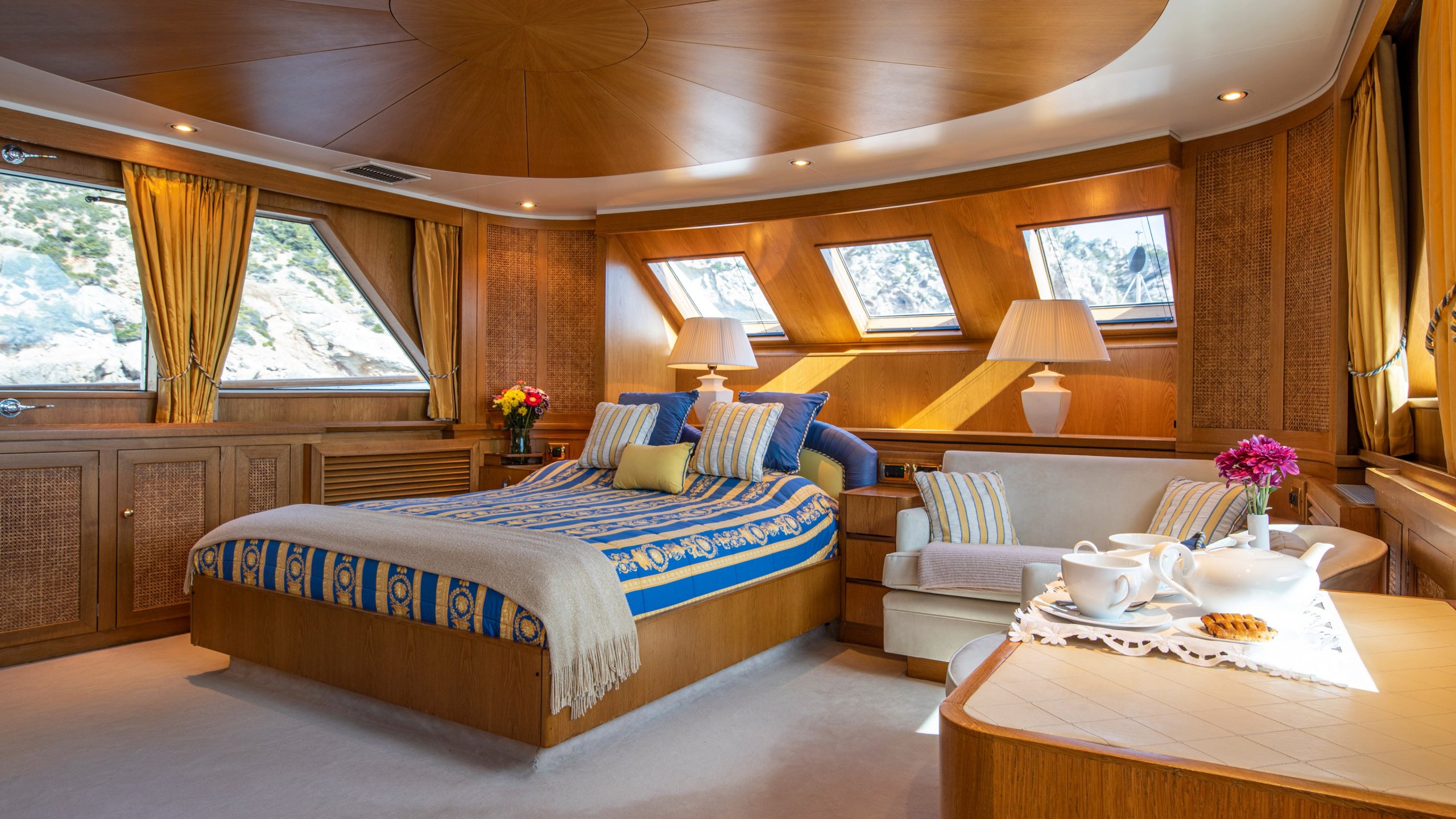 Interior - 4/8