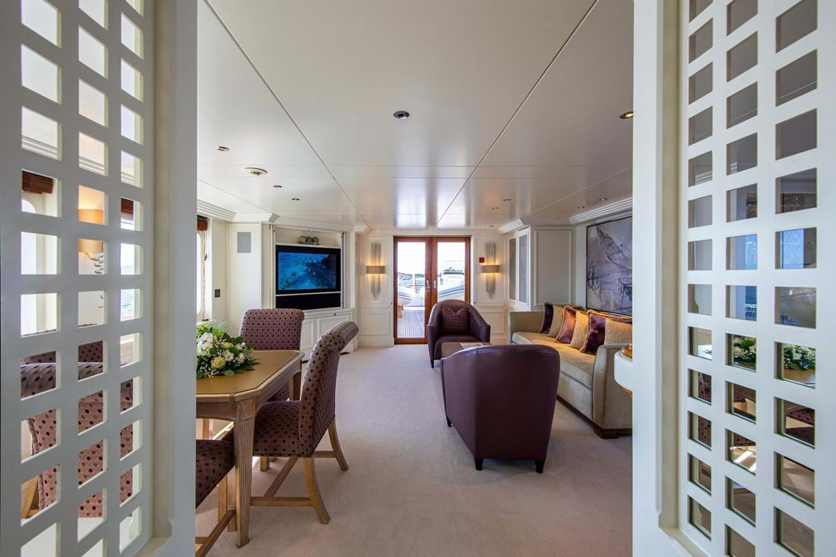 Interior - 0/24