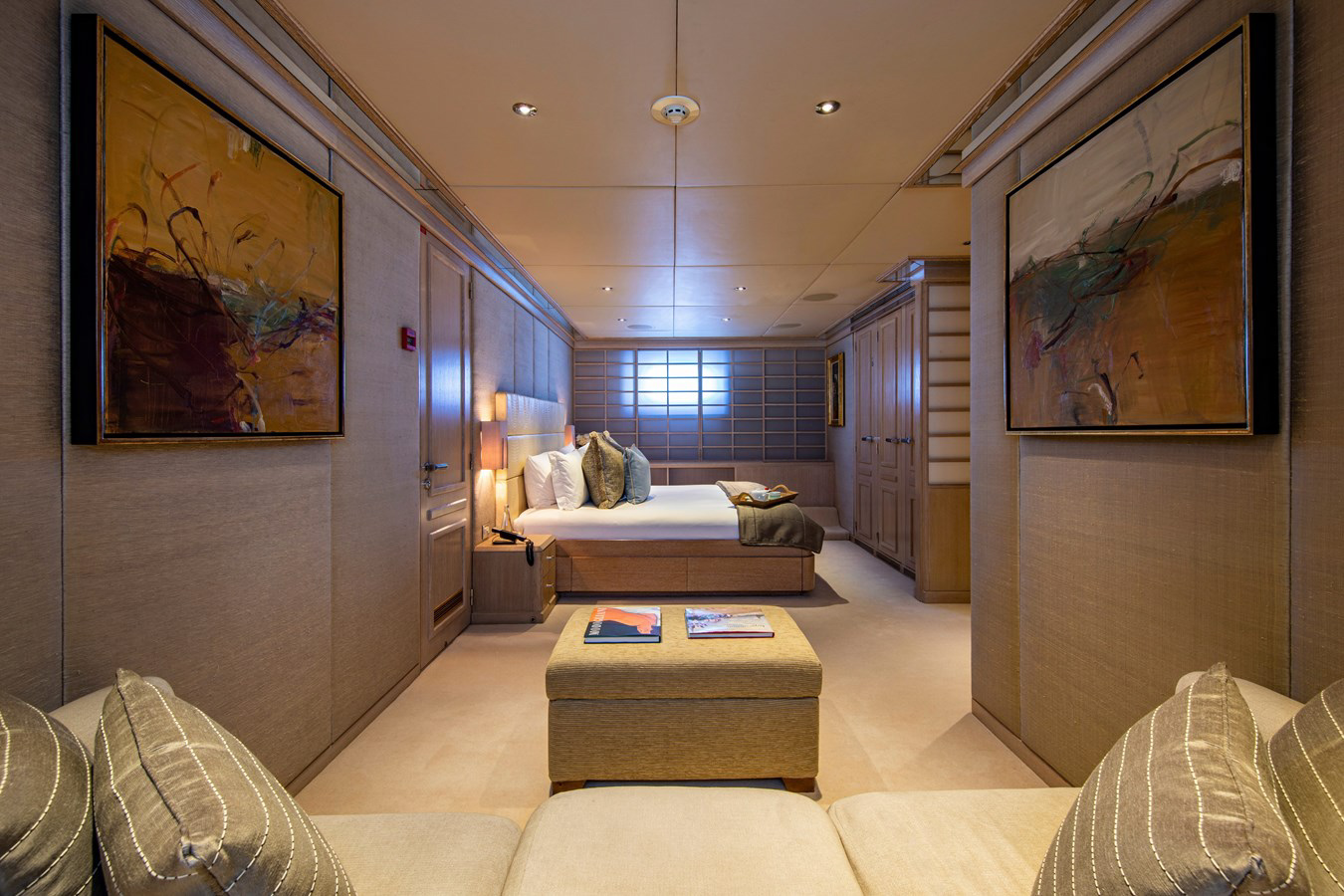 Interior - 18/24