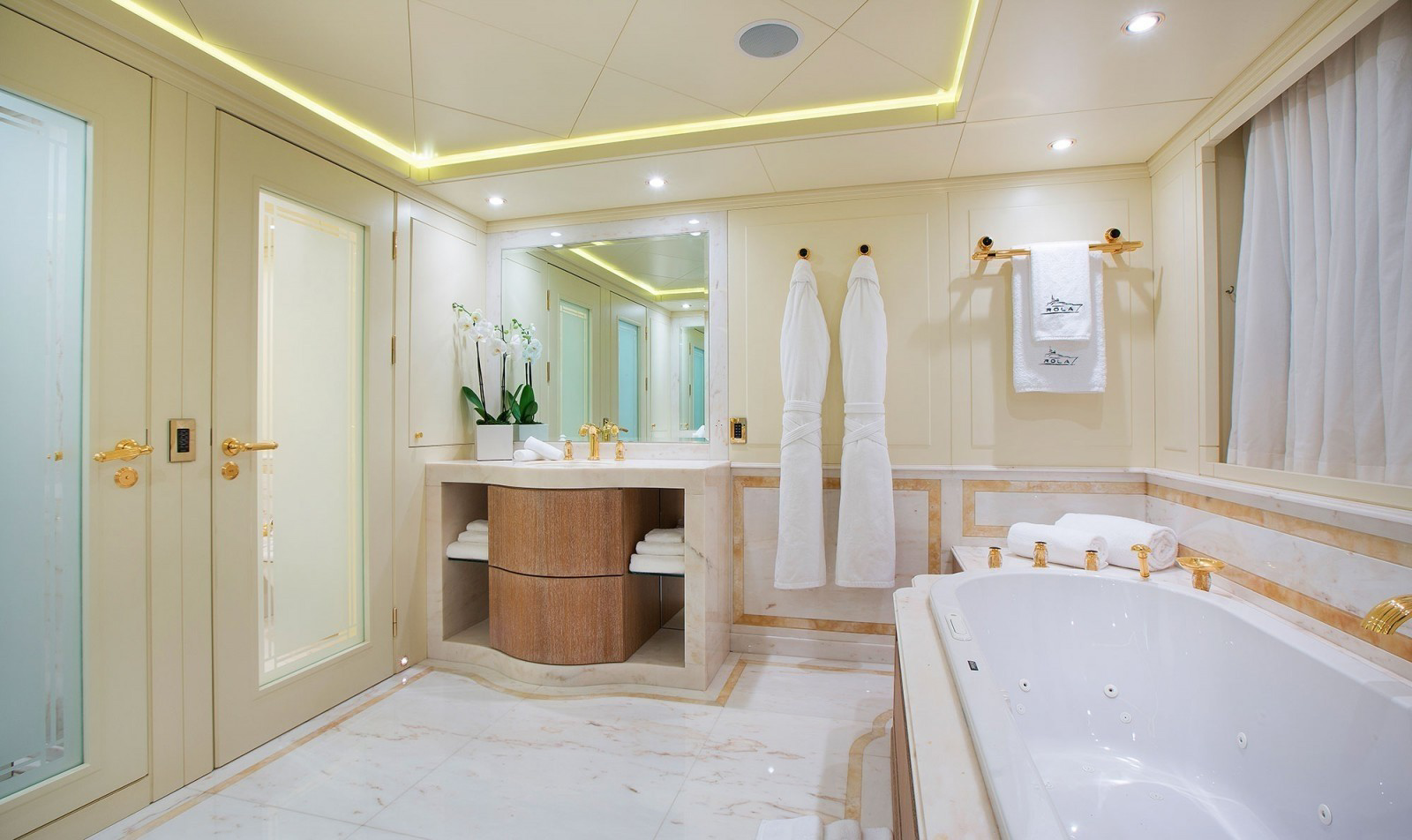Interior - 24/28