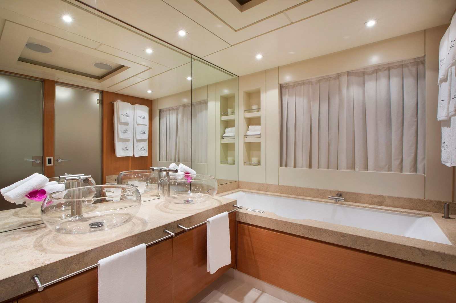 Interior - 25/28