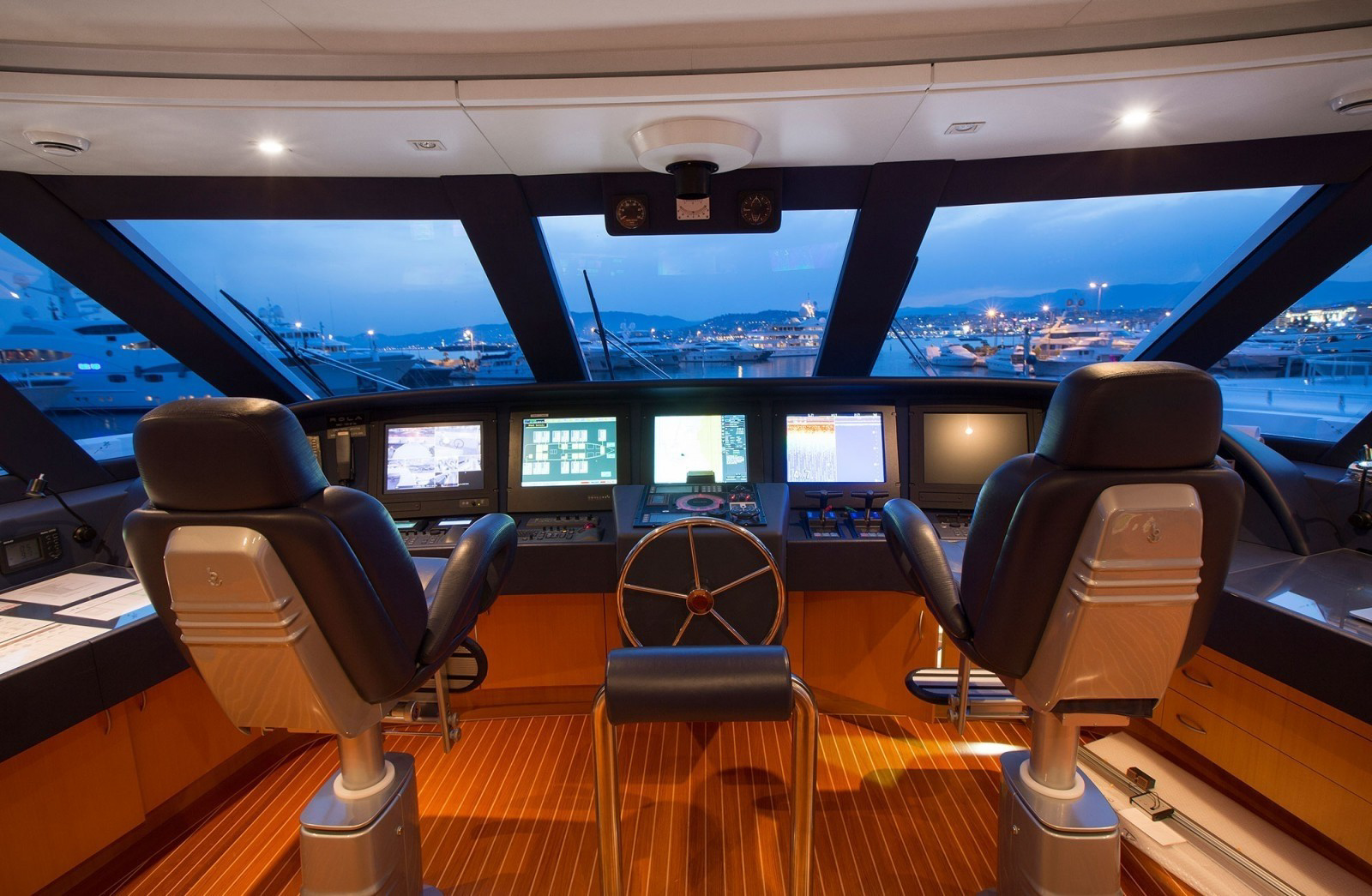 Interior - 27/28