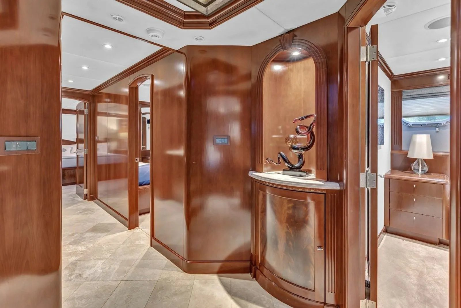 Interior - 13/27