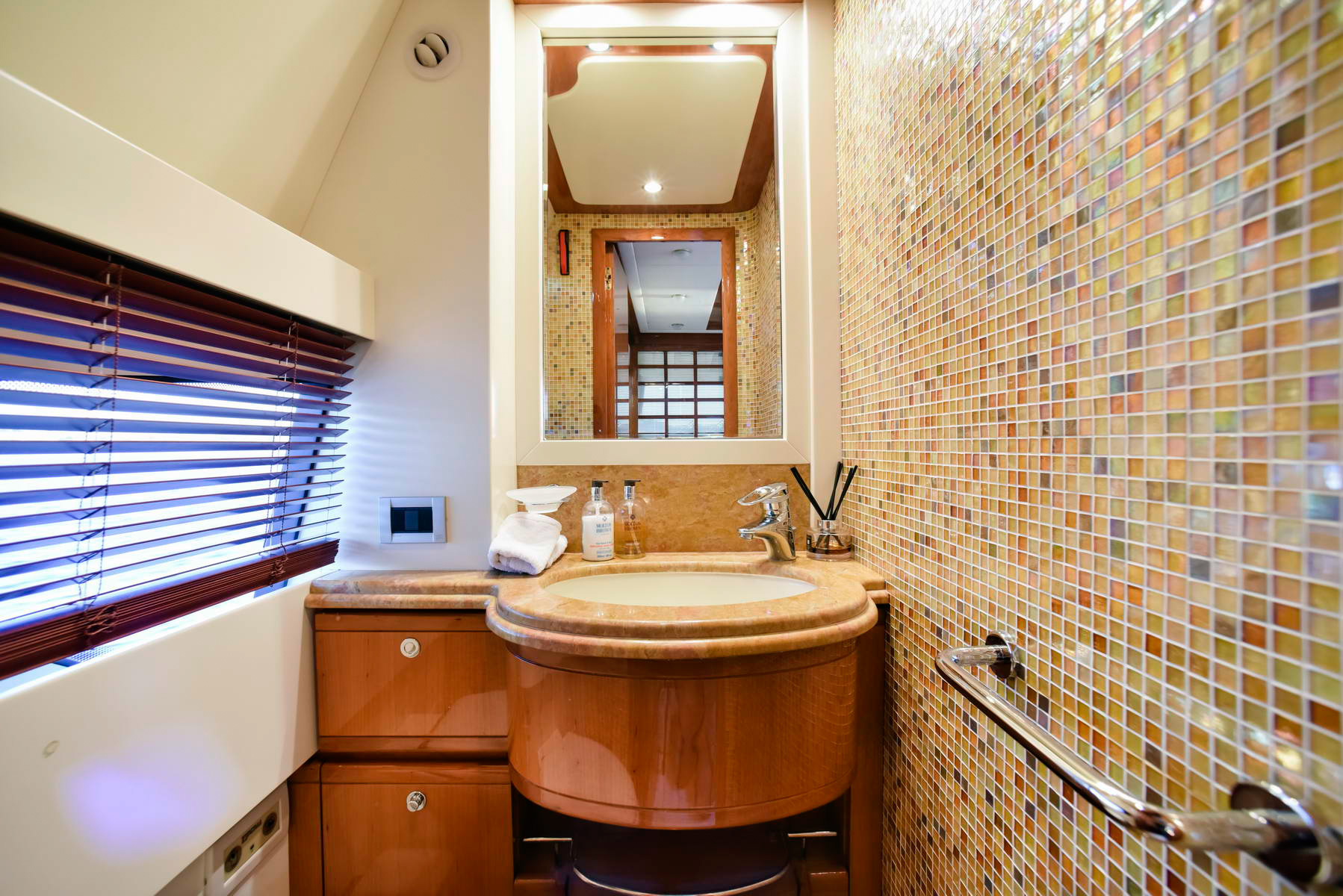 Interior - 11/13