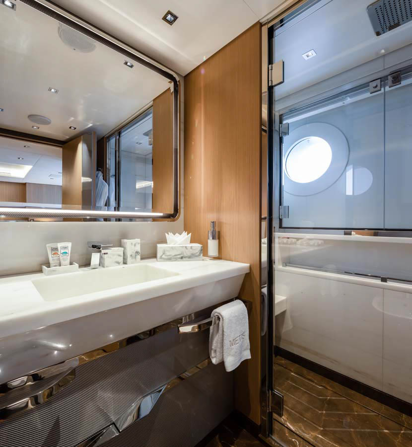 Interior - 44/53