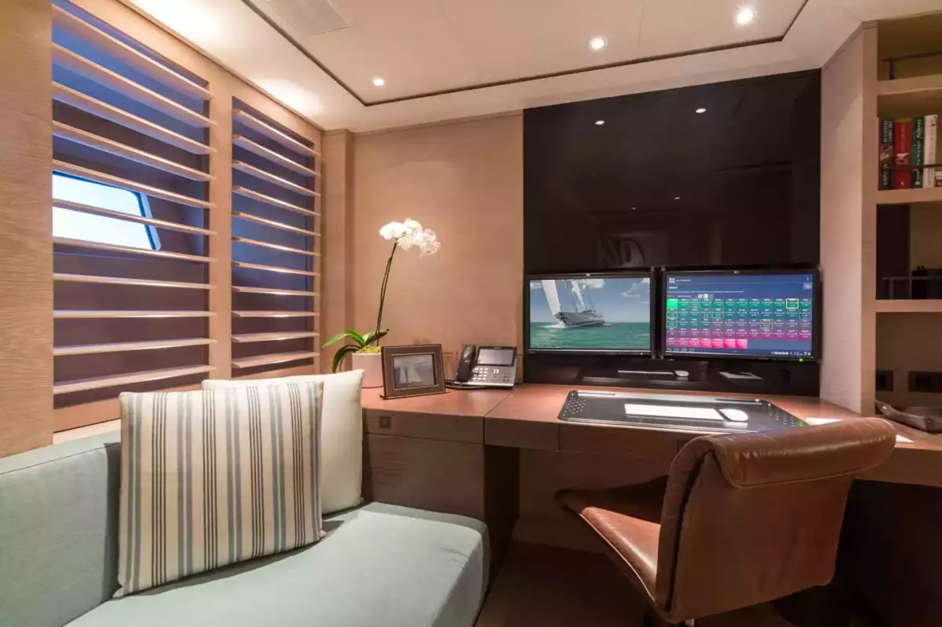 Interior - 32/41