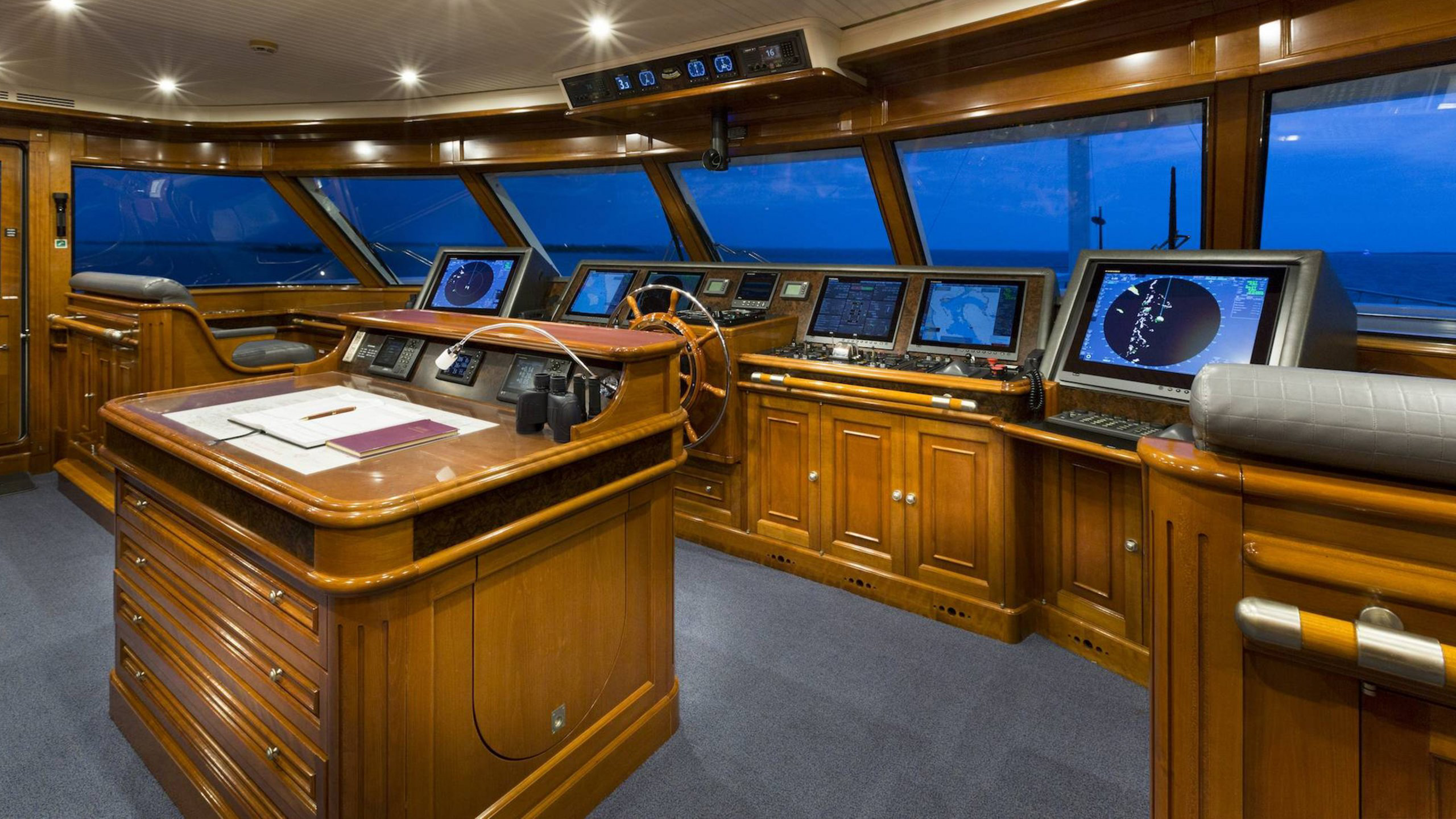 Interior - 25/26