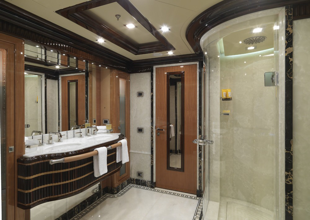 Interior - 34/38