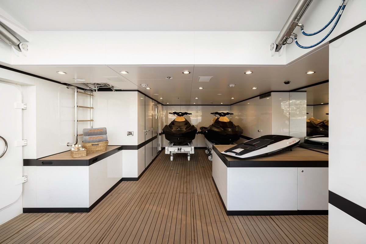 Interior - 25/26