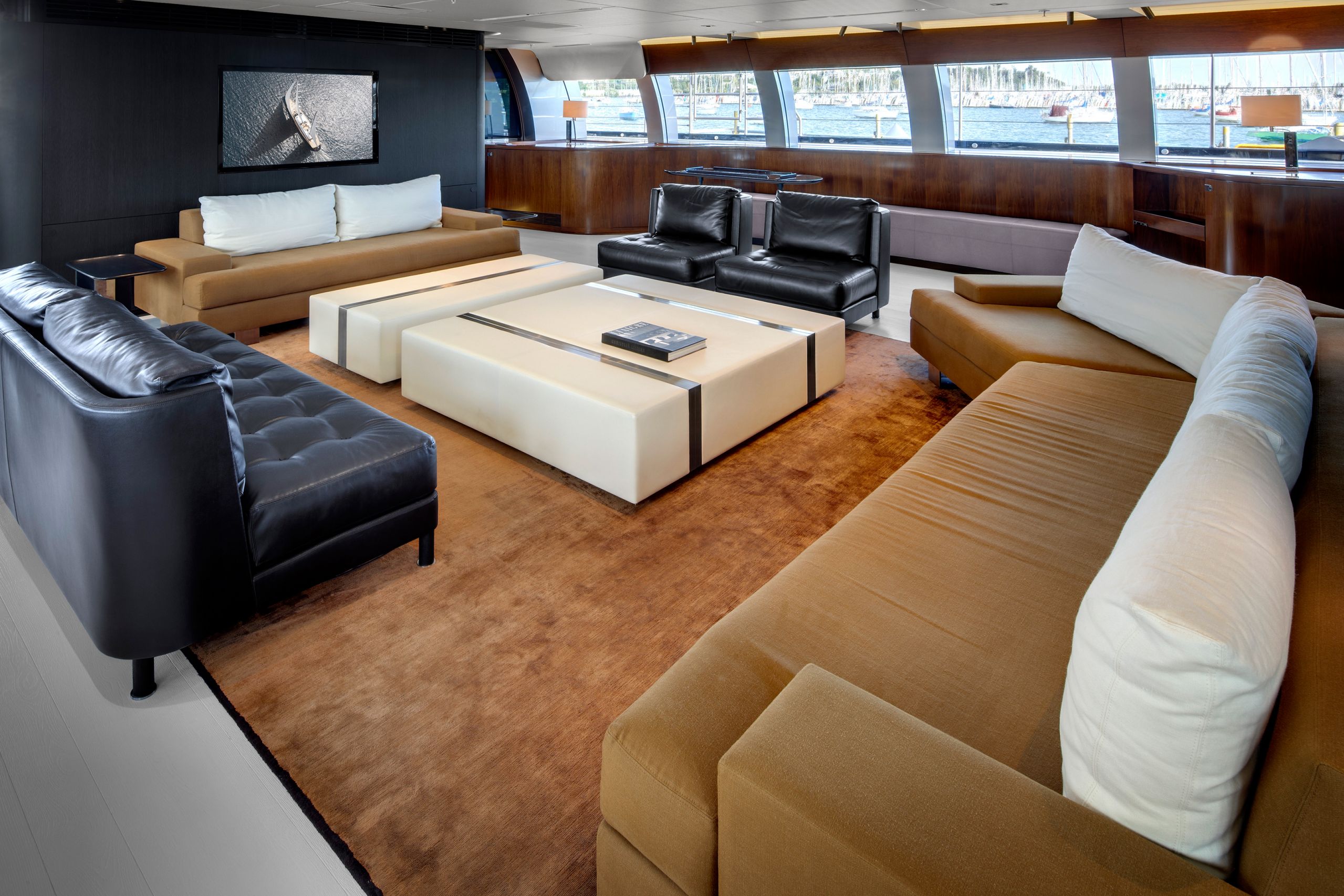 Interior - 0/16