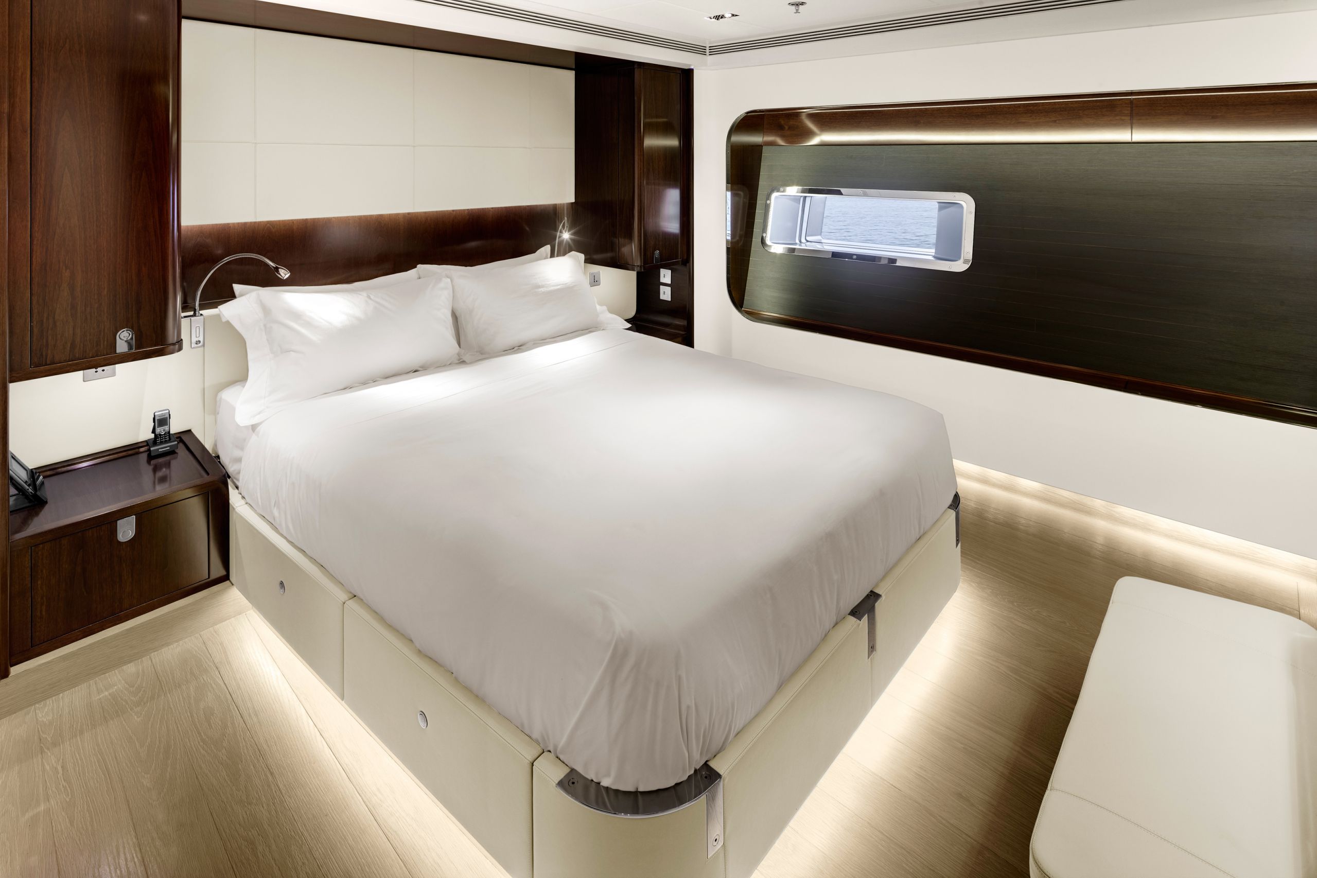 Interior - 15/16