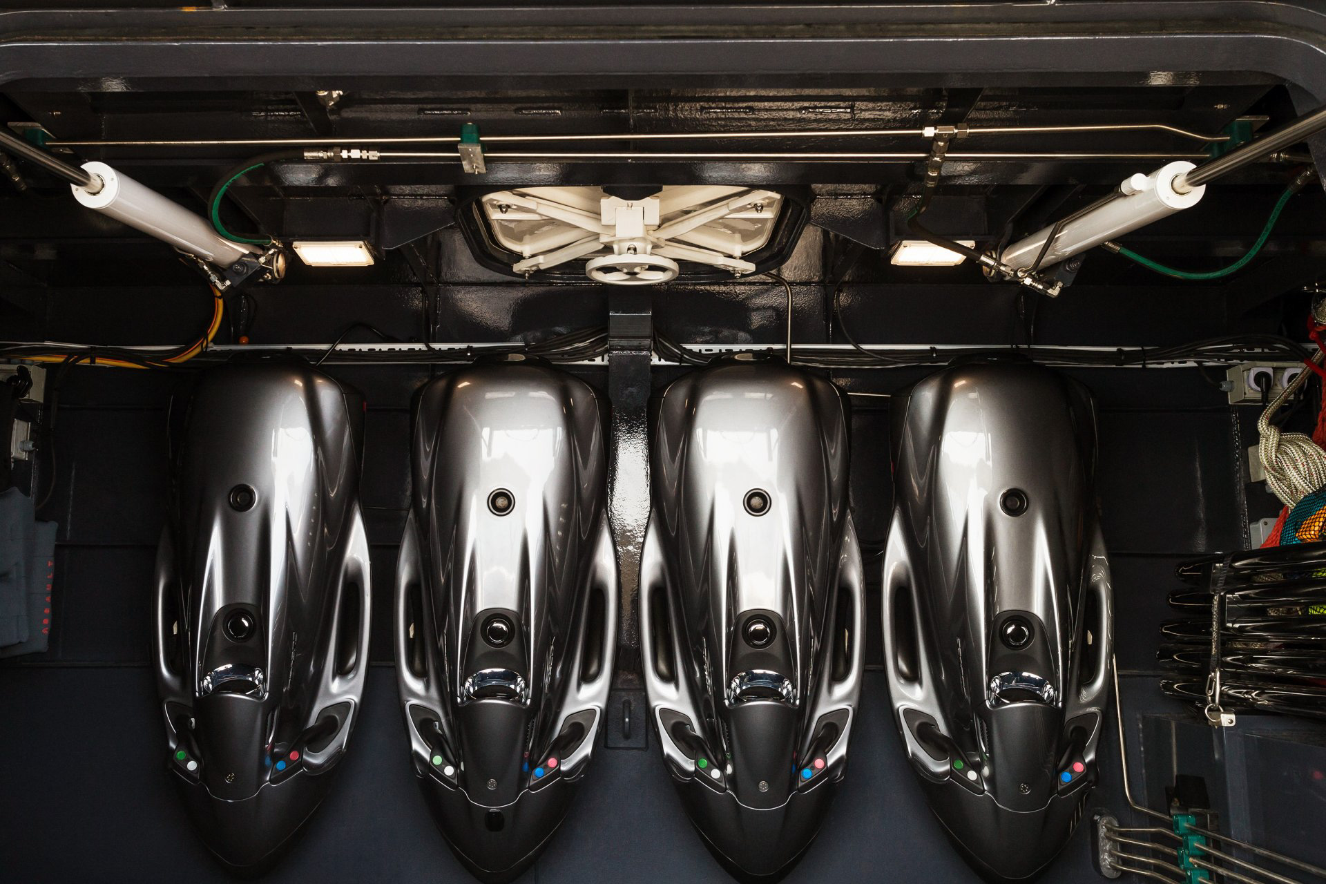 Interior - 13/14
