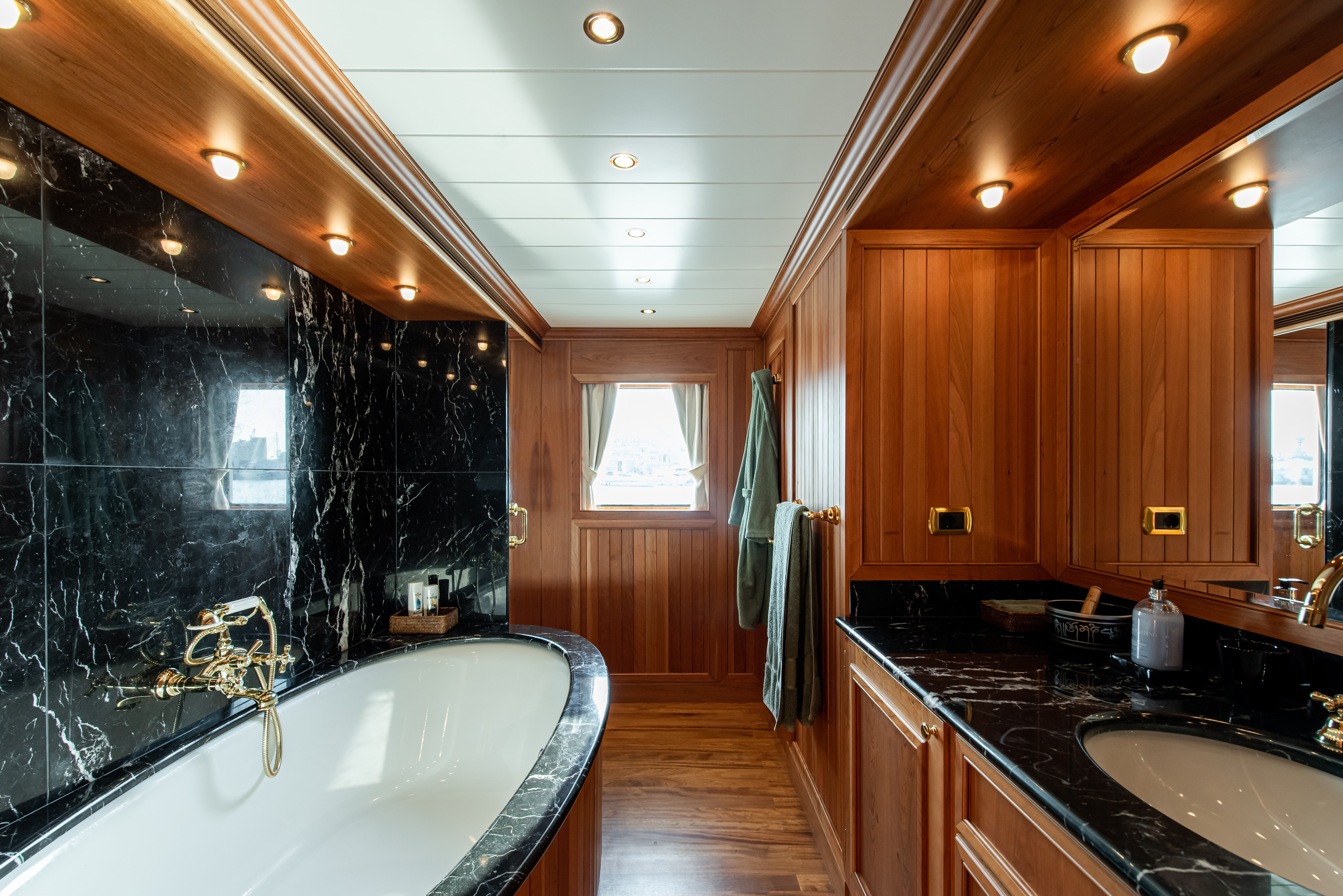 Interior - 16/19
