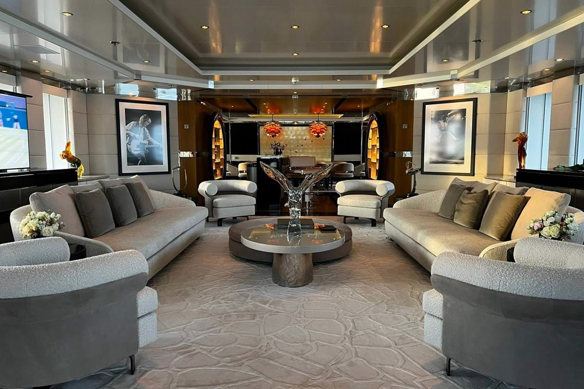 Interior - 2/15