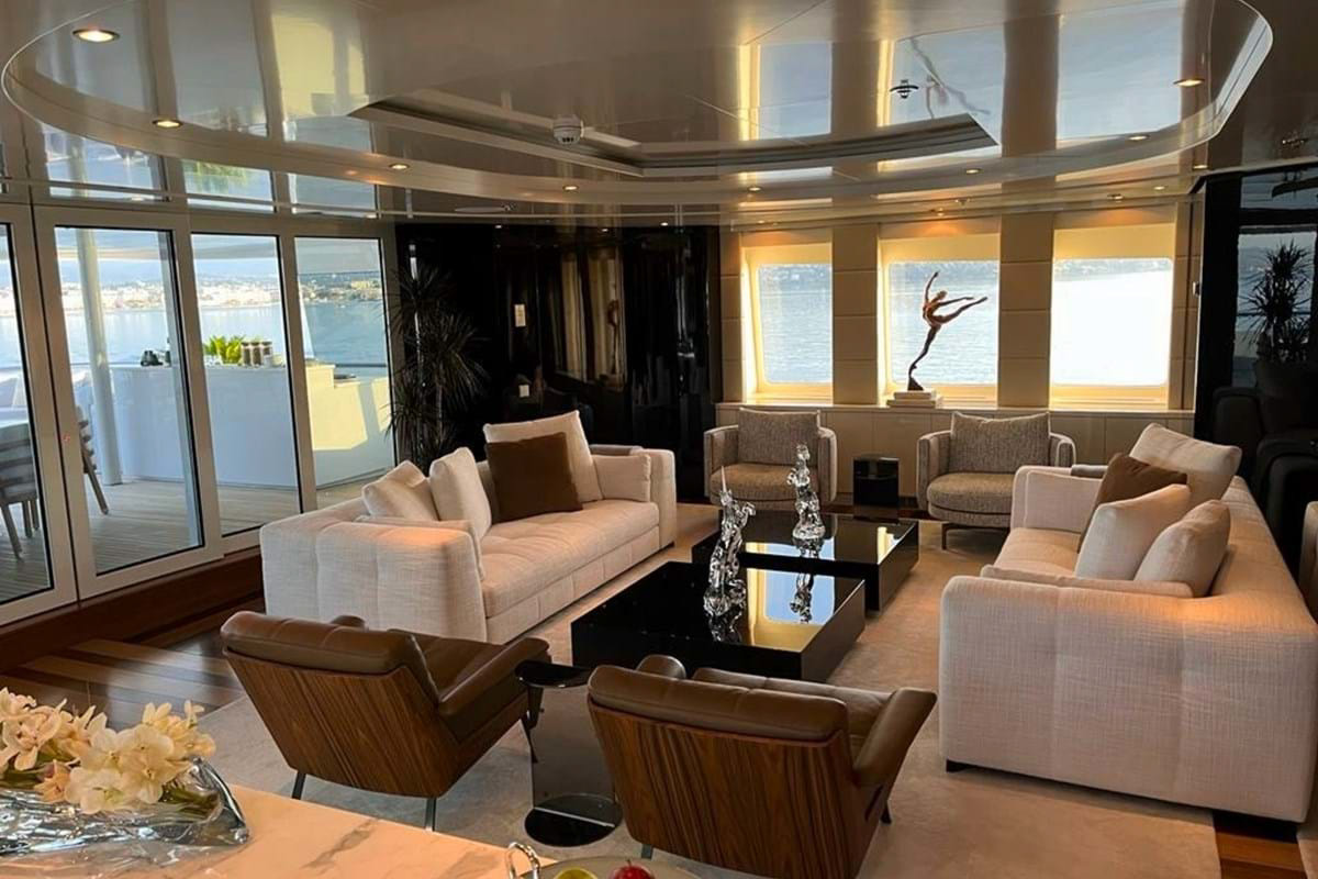 Interior - 4/15