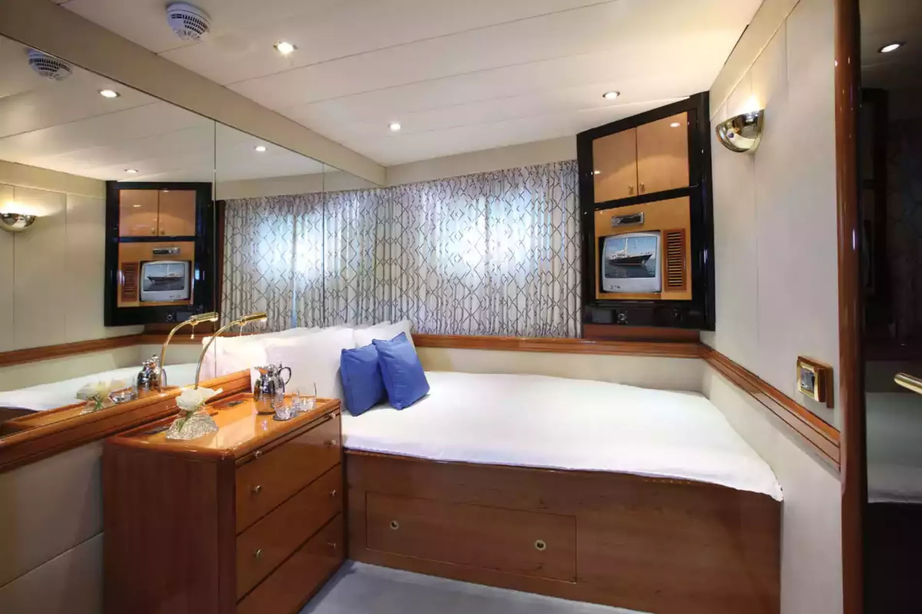 Interior - 4/8