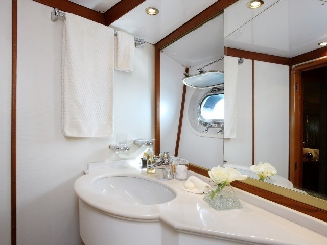 Interior - 6/8