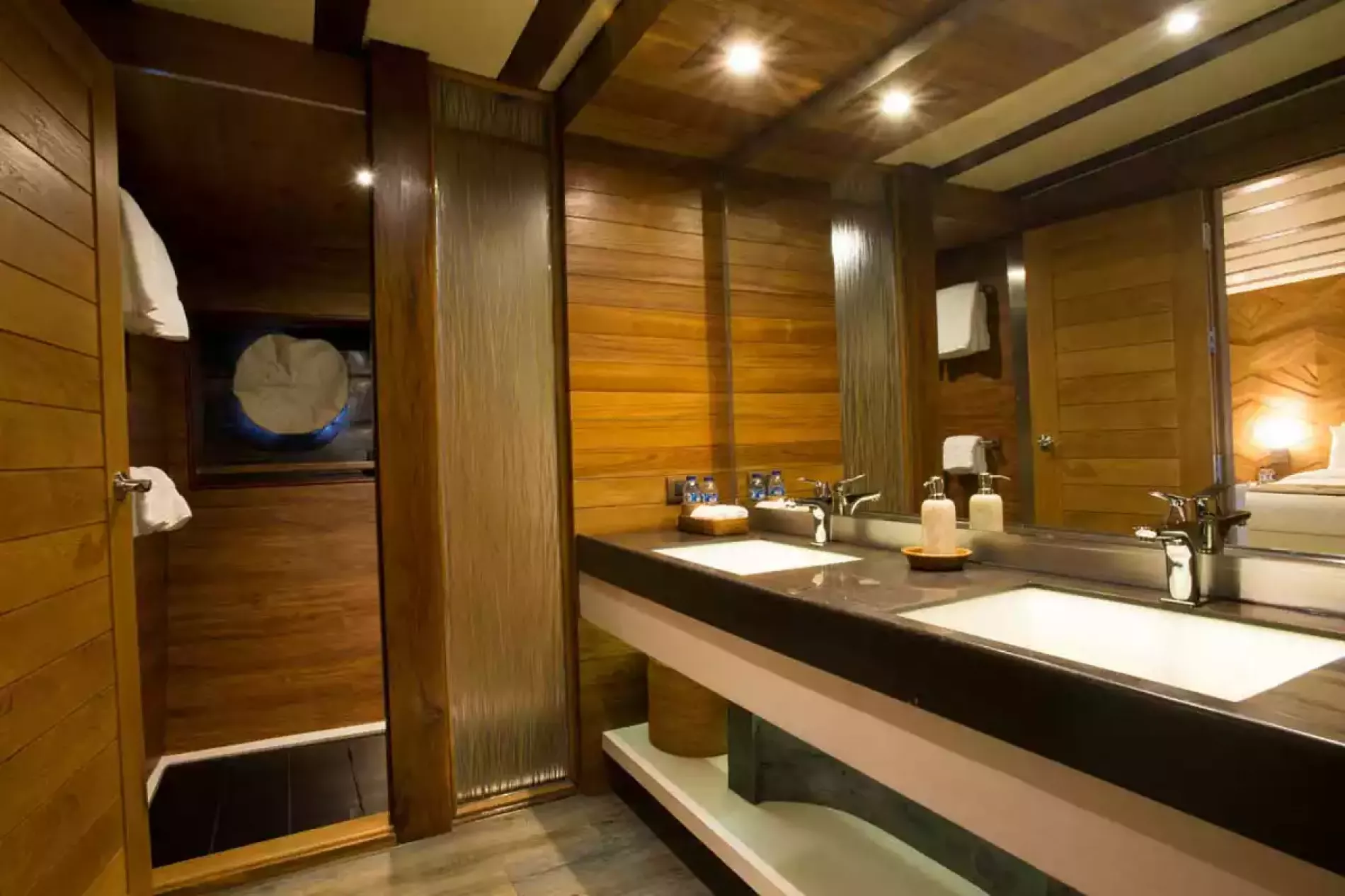 Interior - 32/39