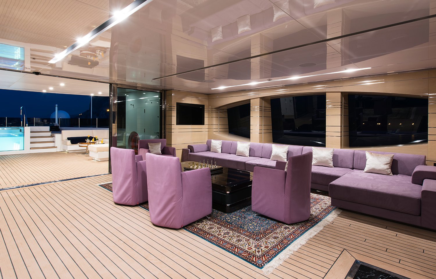 Interior - 2/36