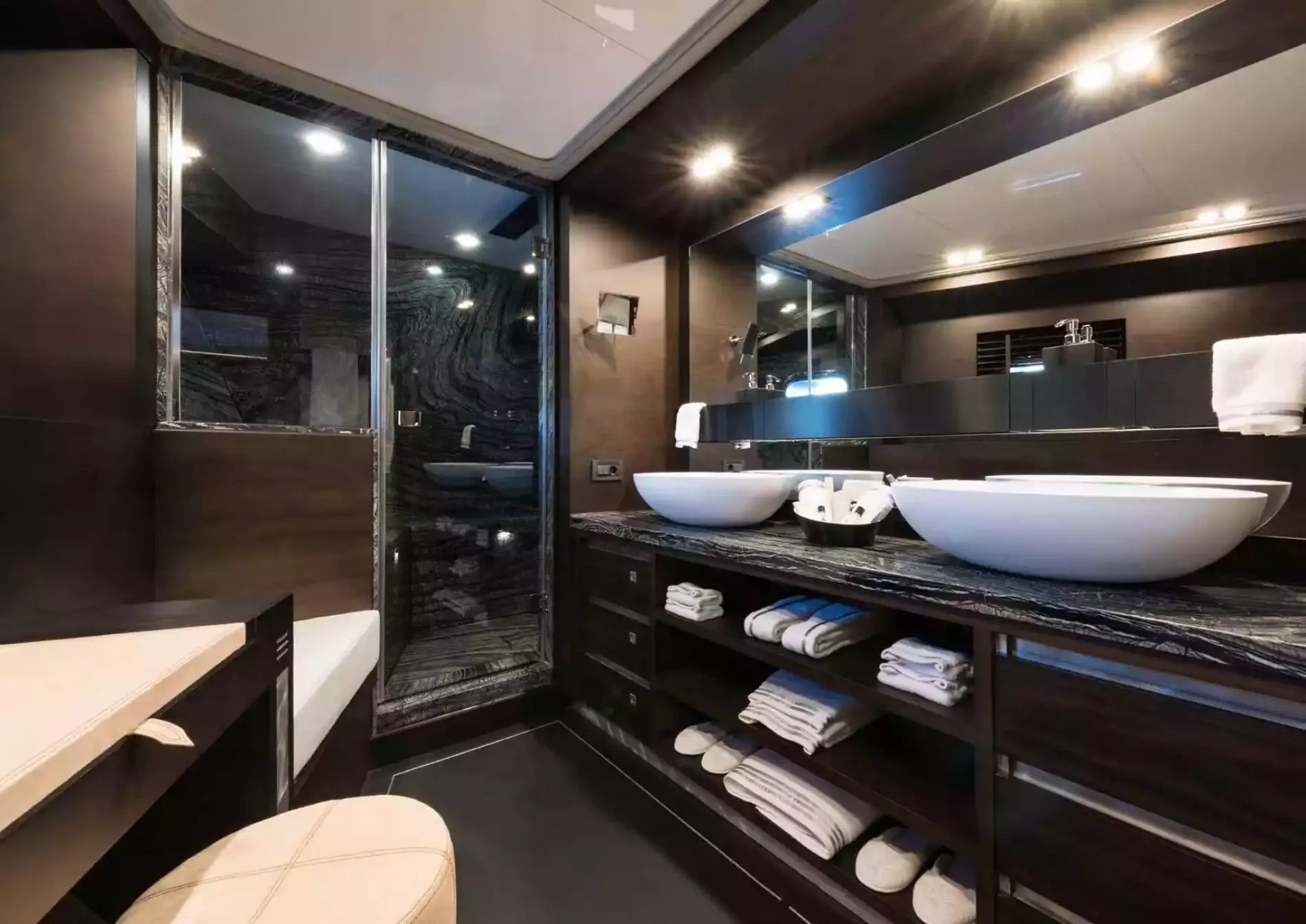 Interior - 18/20