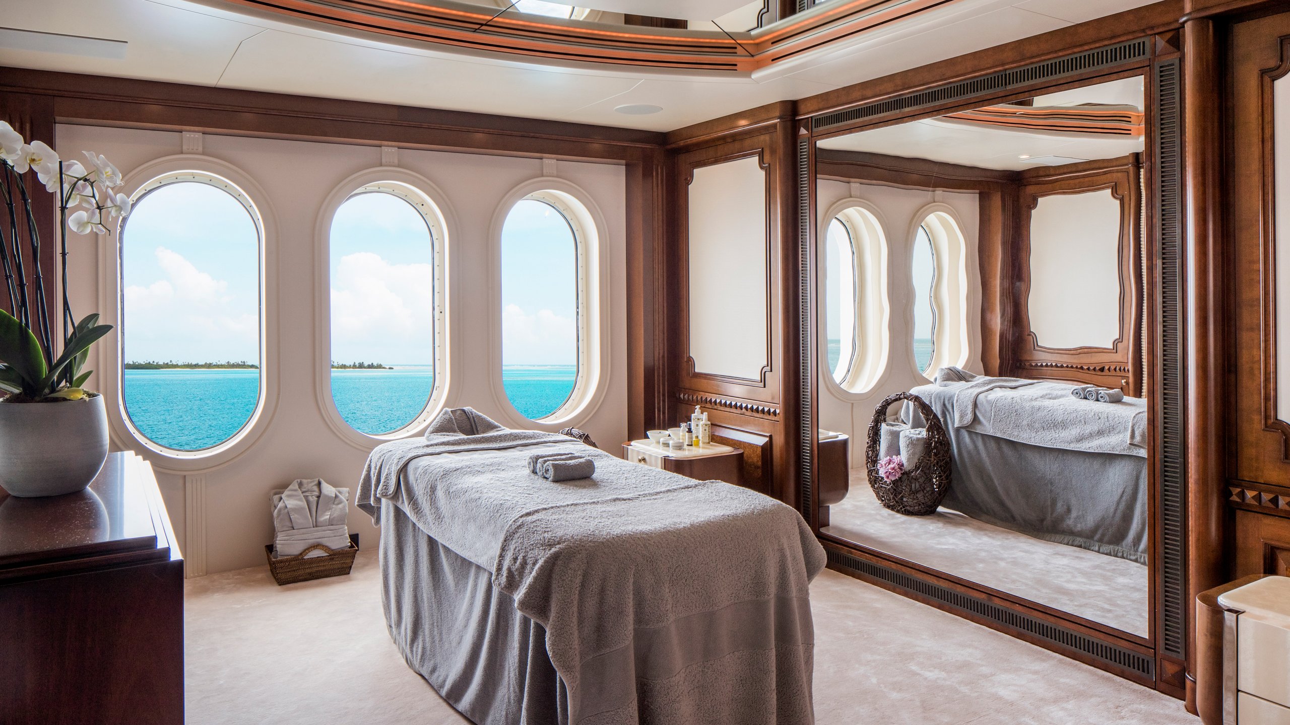 Interior - 56/63