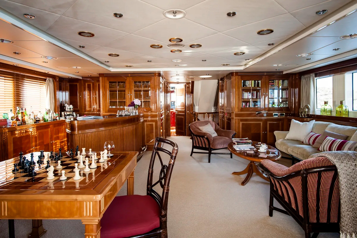 Interior - 0/24