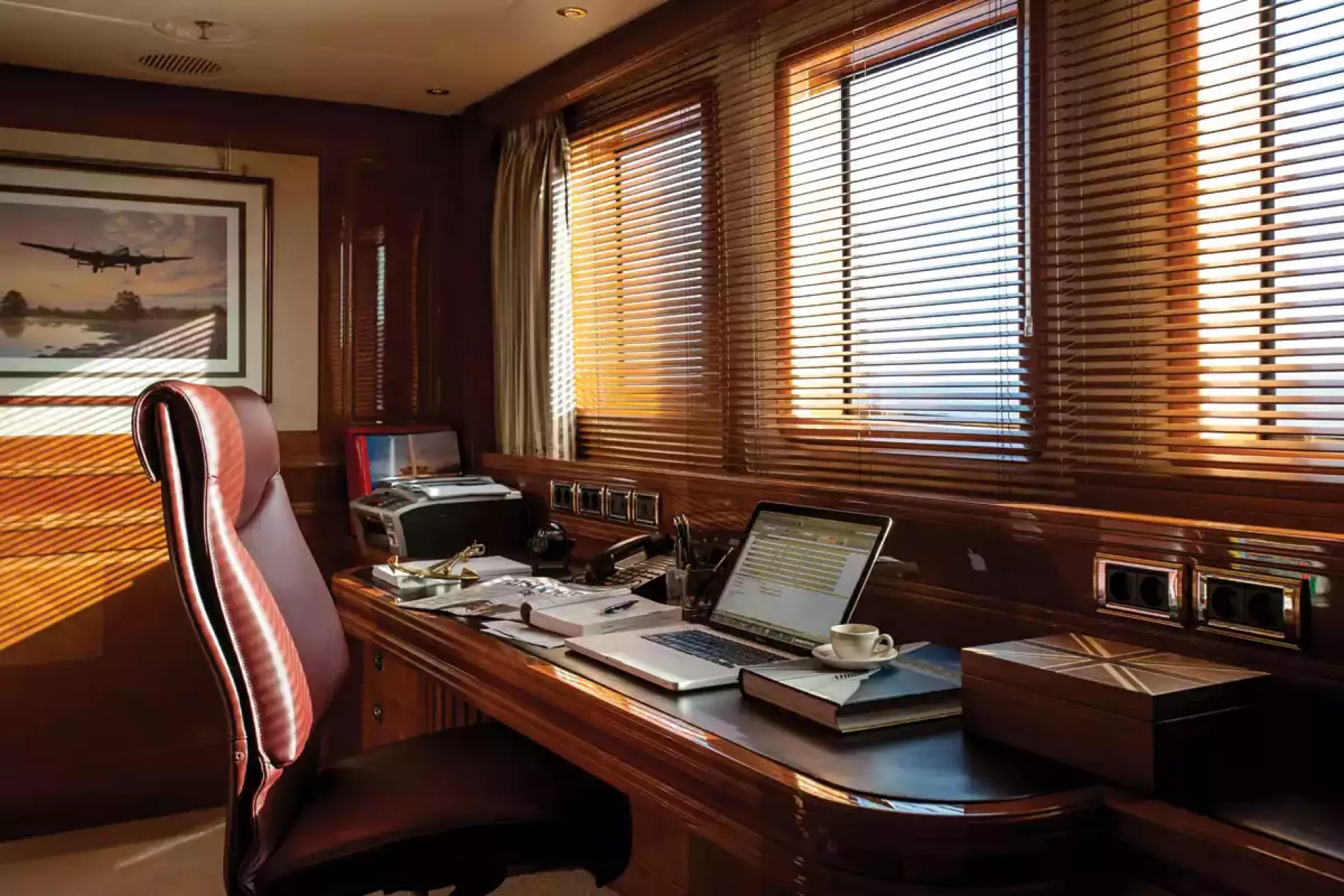 Interior - 18/24