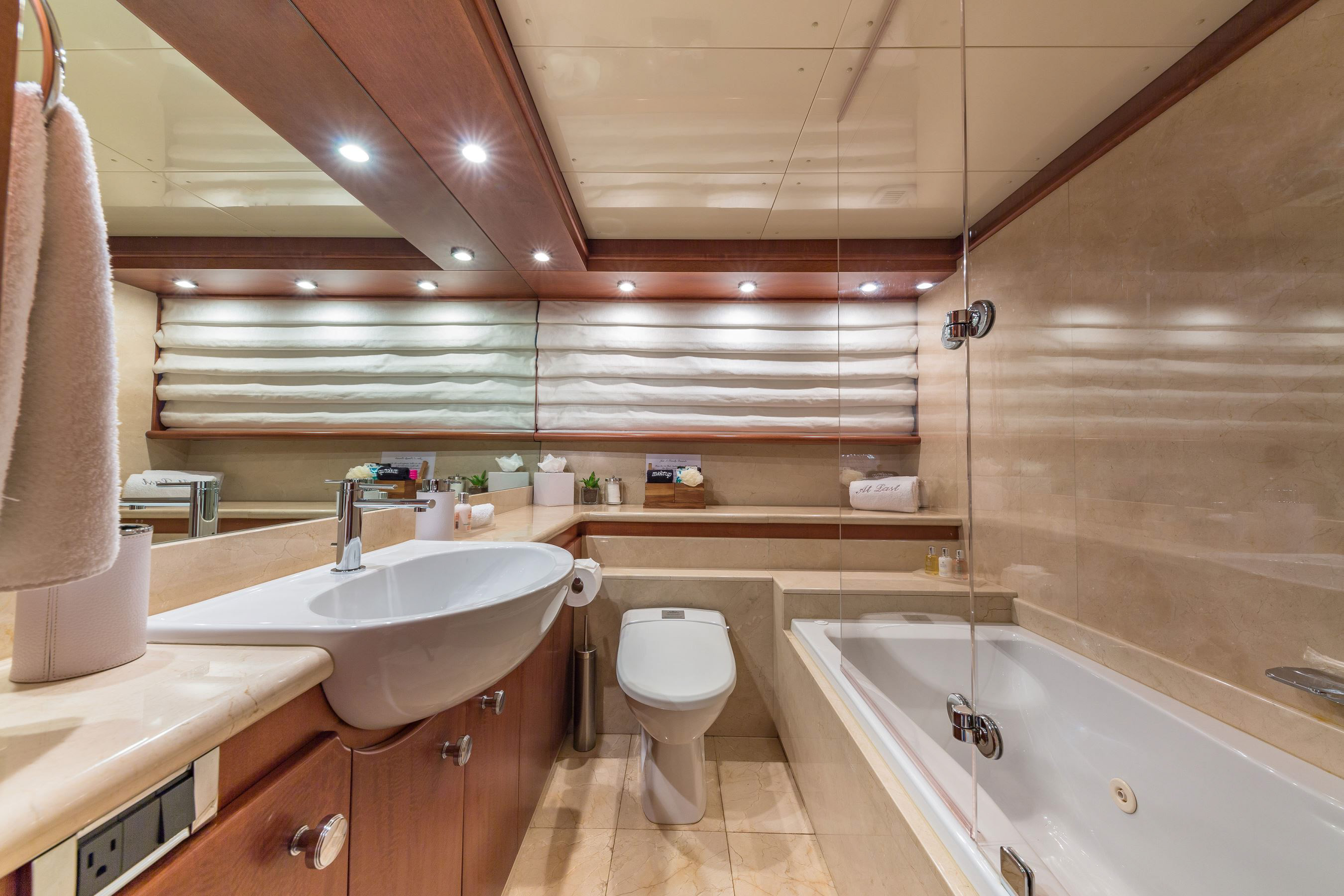 Interior - 44/55
