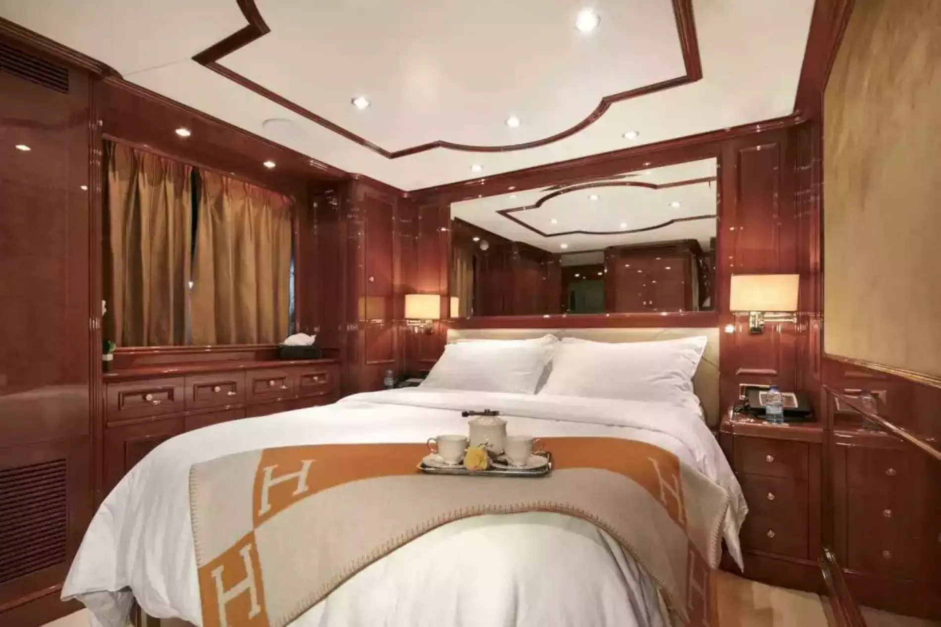 Interior - 4/8