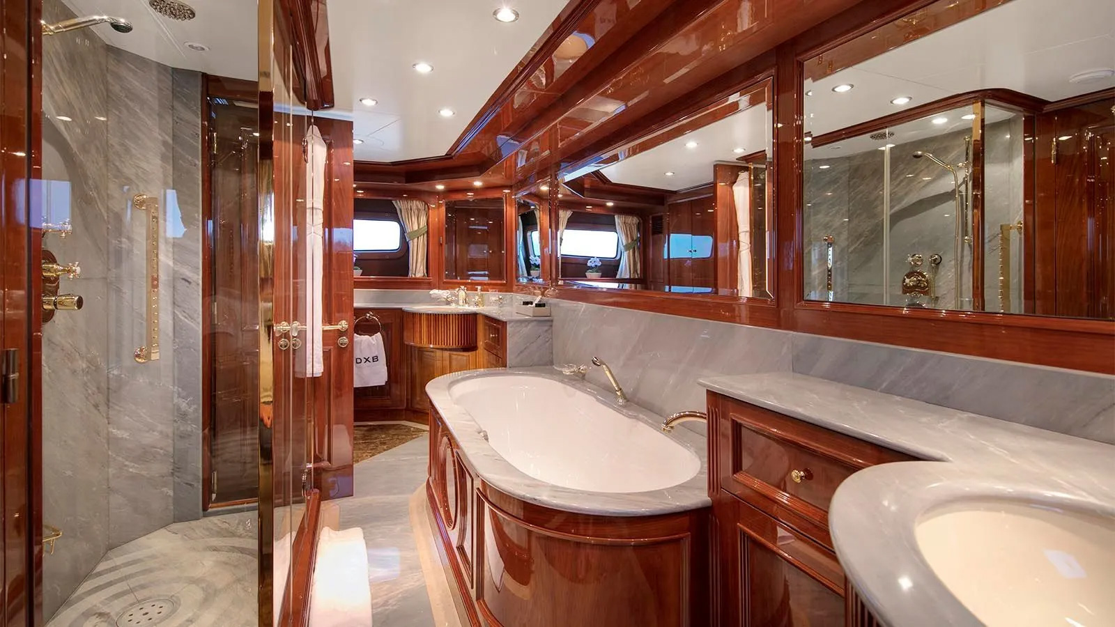 Interior - 6/8