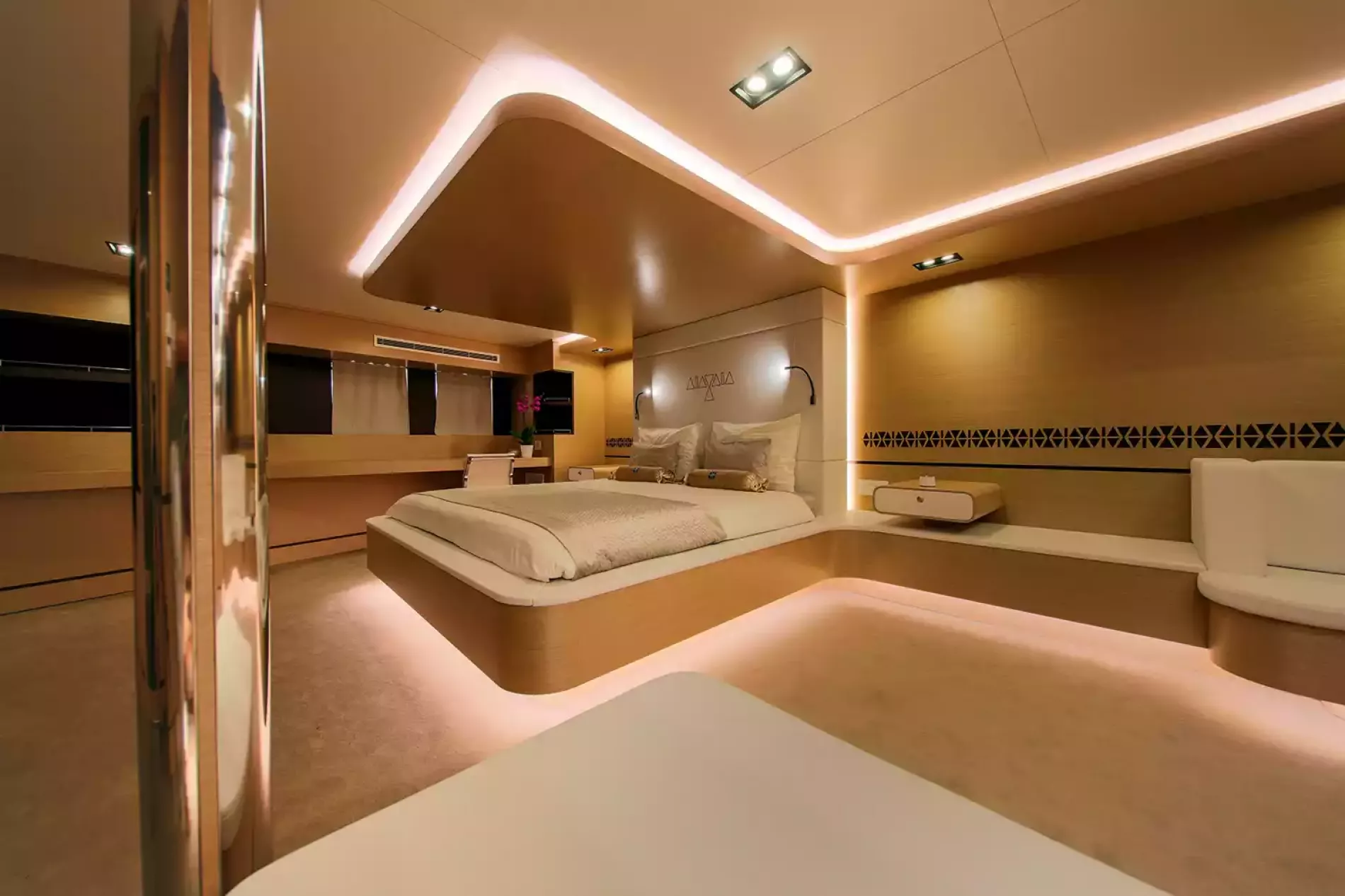 Interior - 13/32