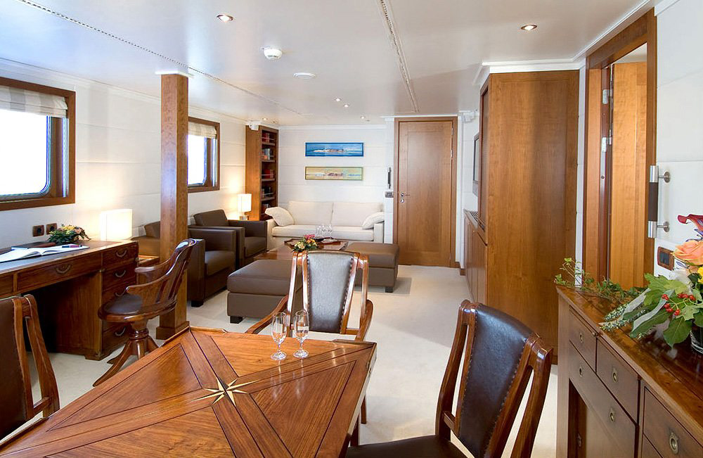 Interior - 1/11