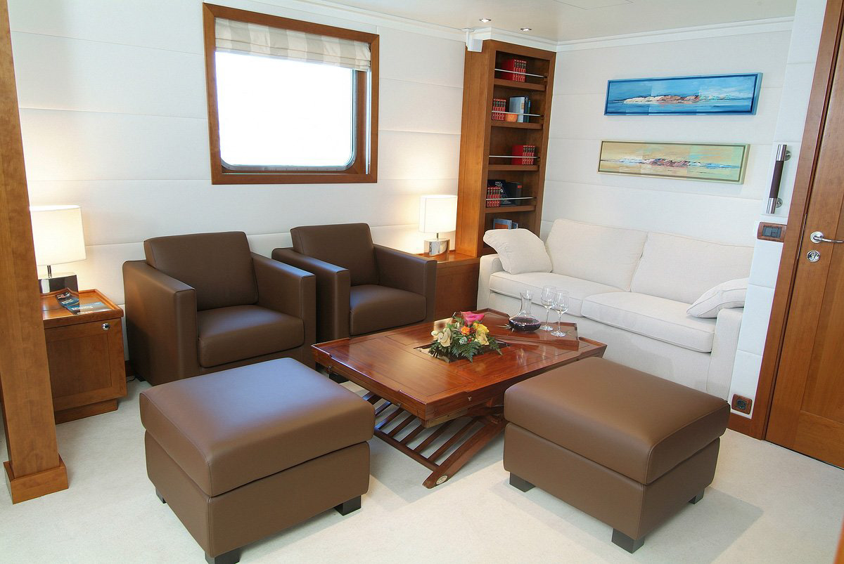 Interior - 2/11
