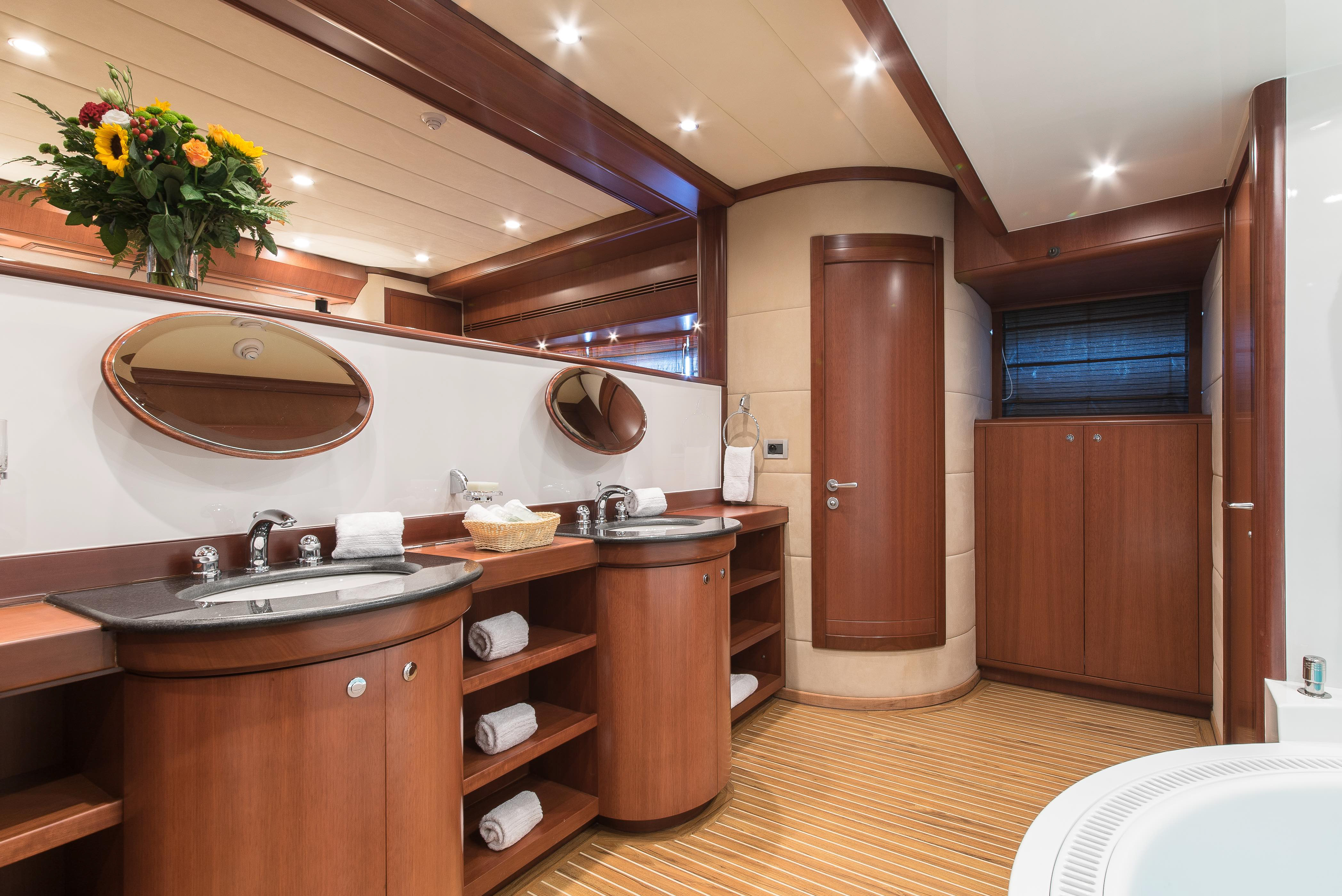 Interior - 6/7