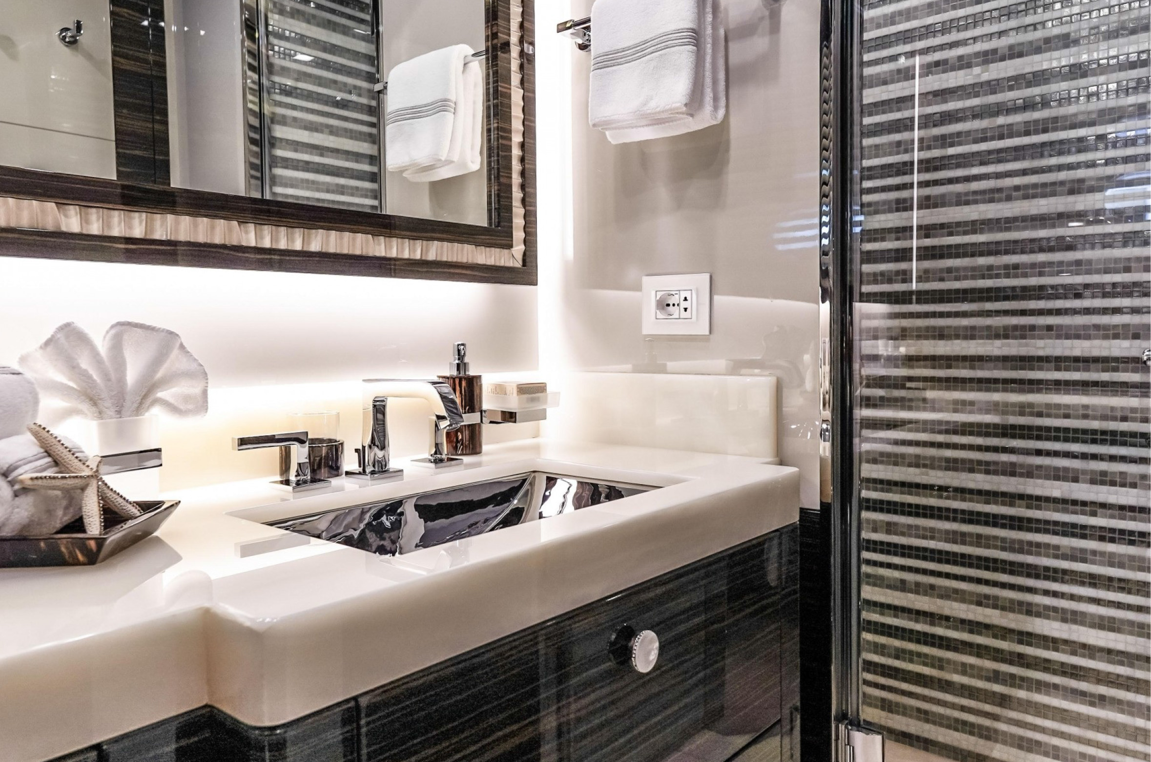 Interior - 23/25