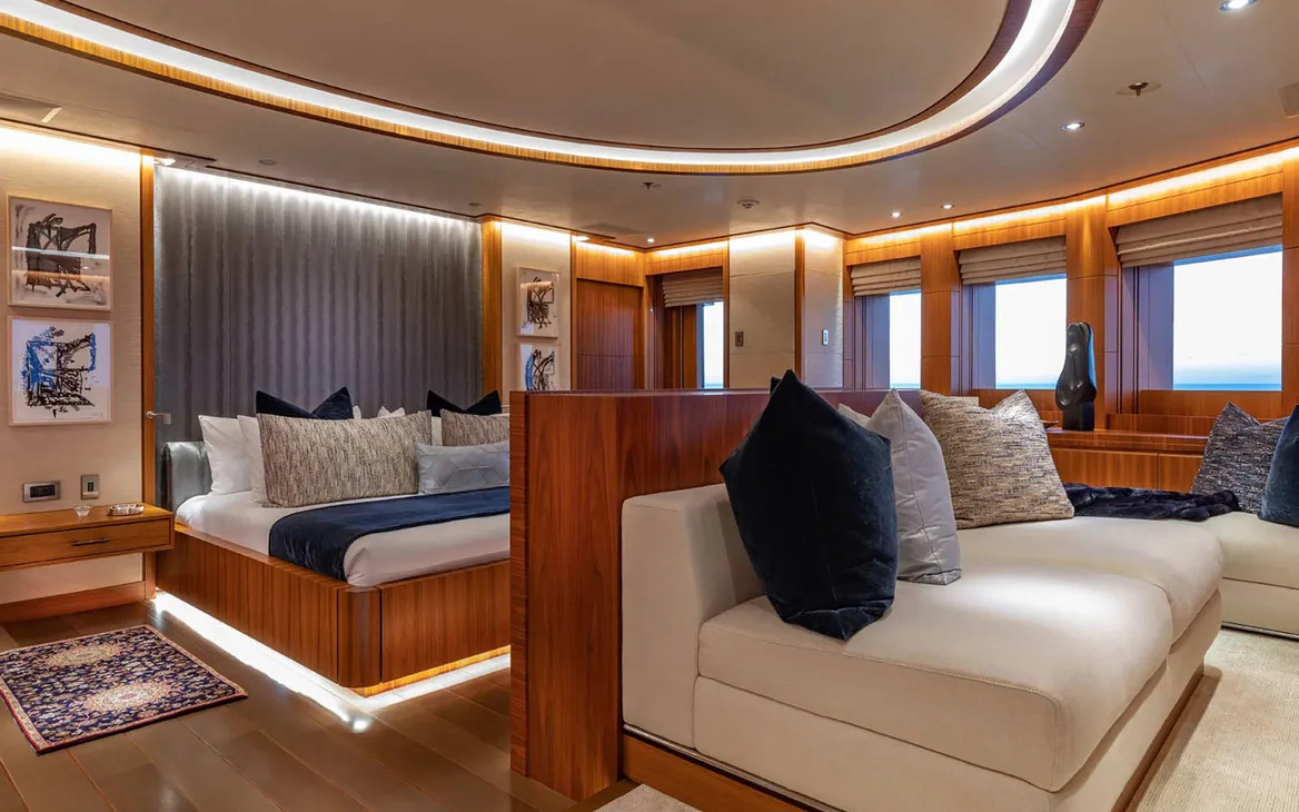 Interior - 18/43