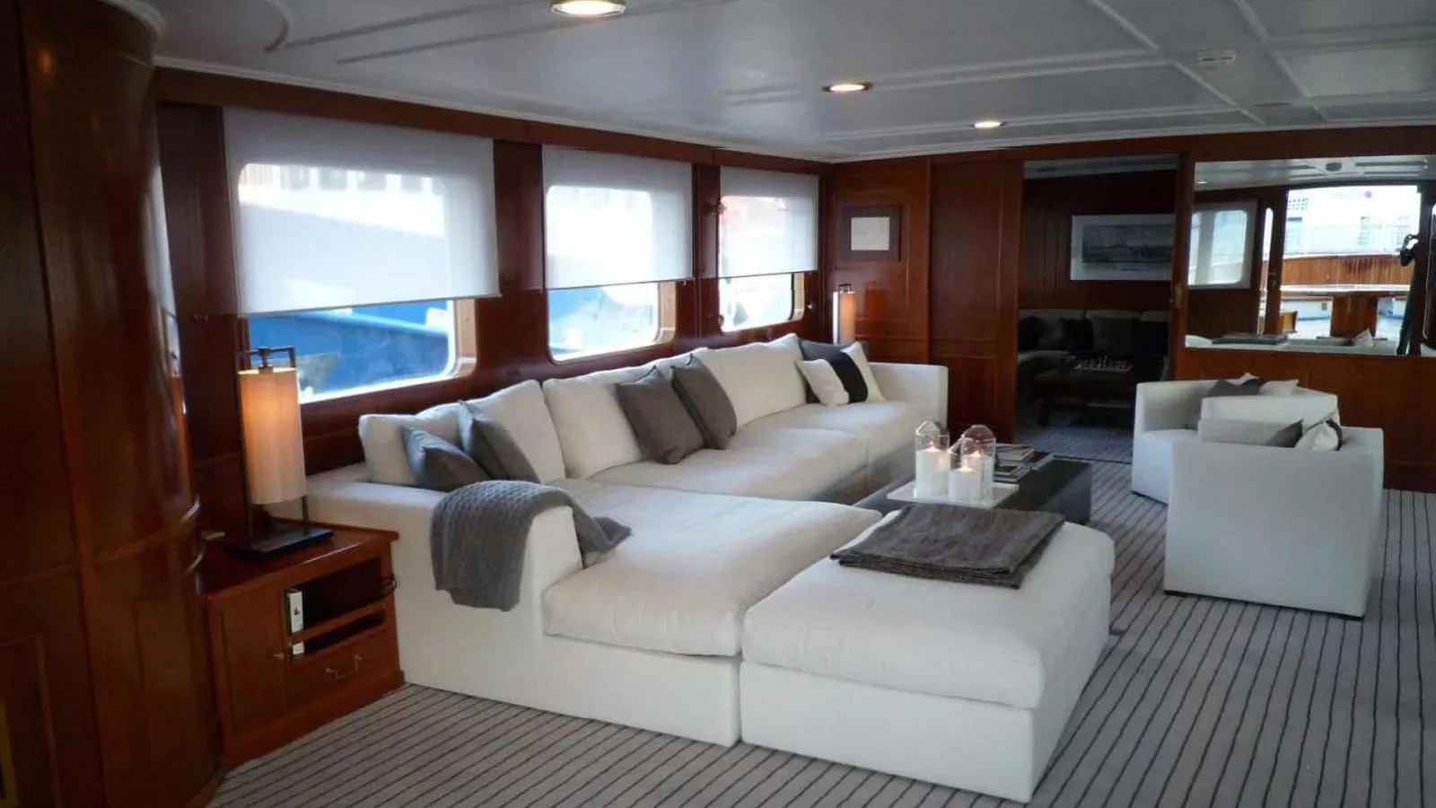 Interior - 0/11