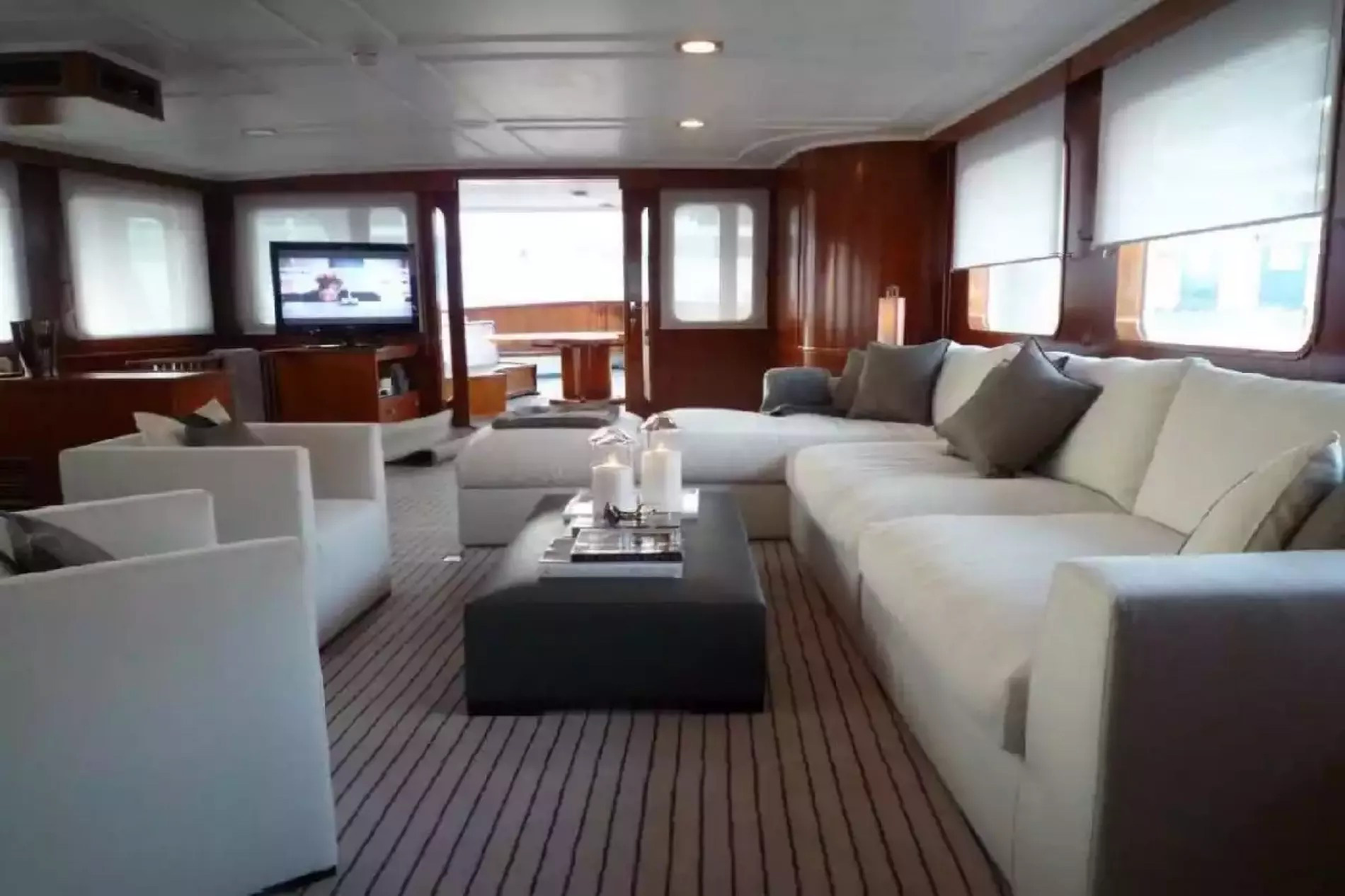 Interior - 1/11