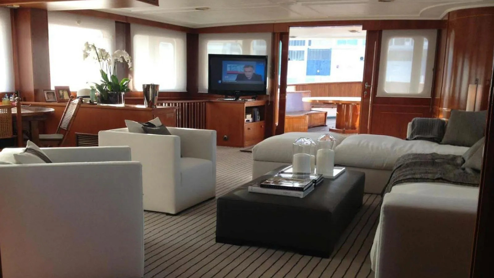 Interior - 2/11