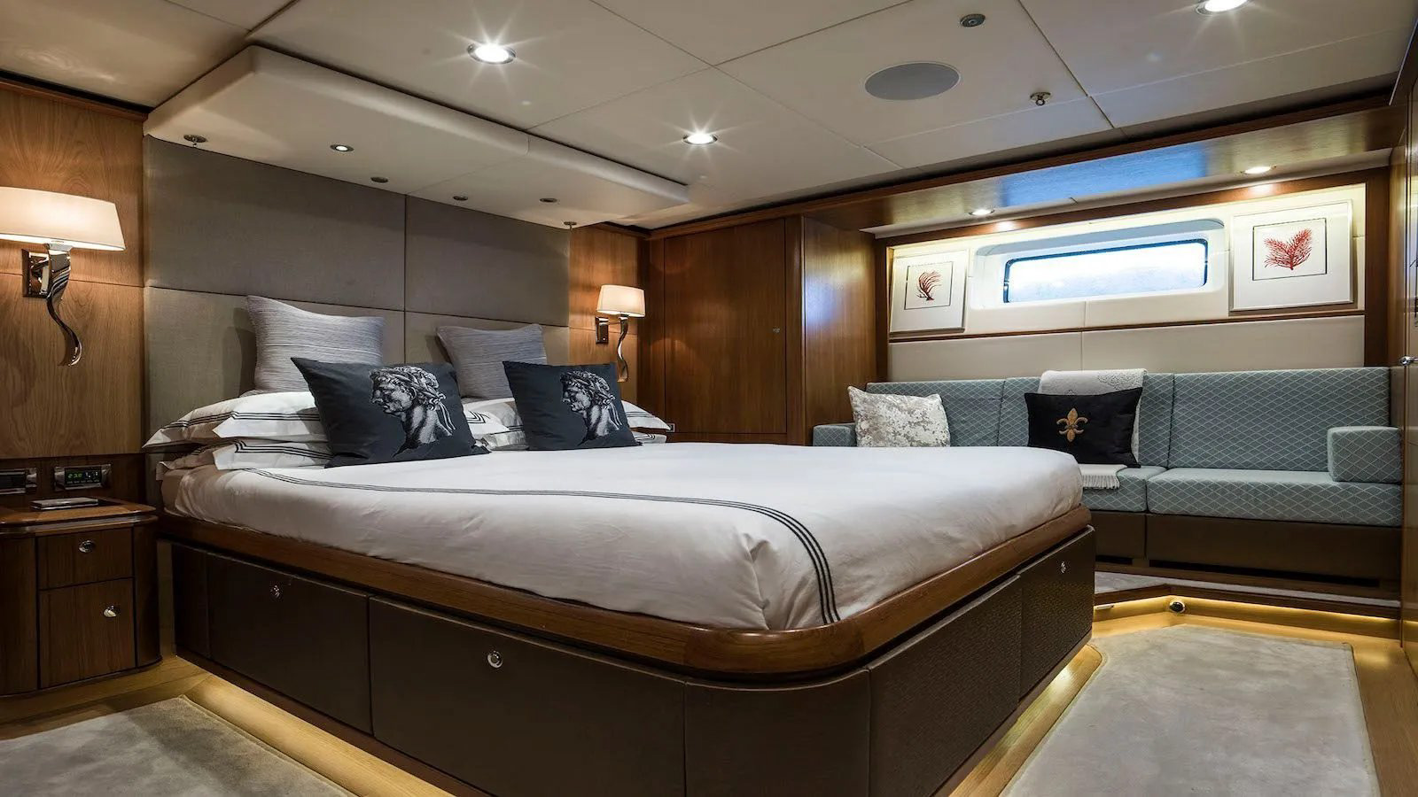 Interior - 8/12