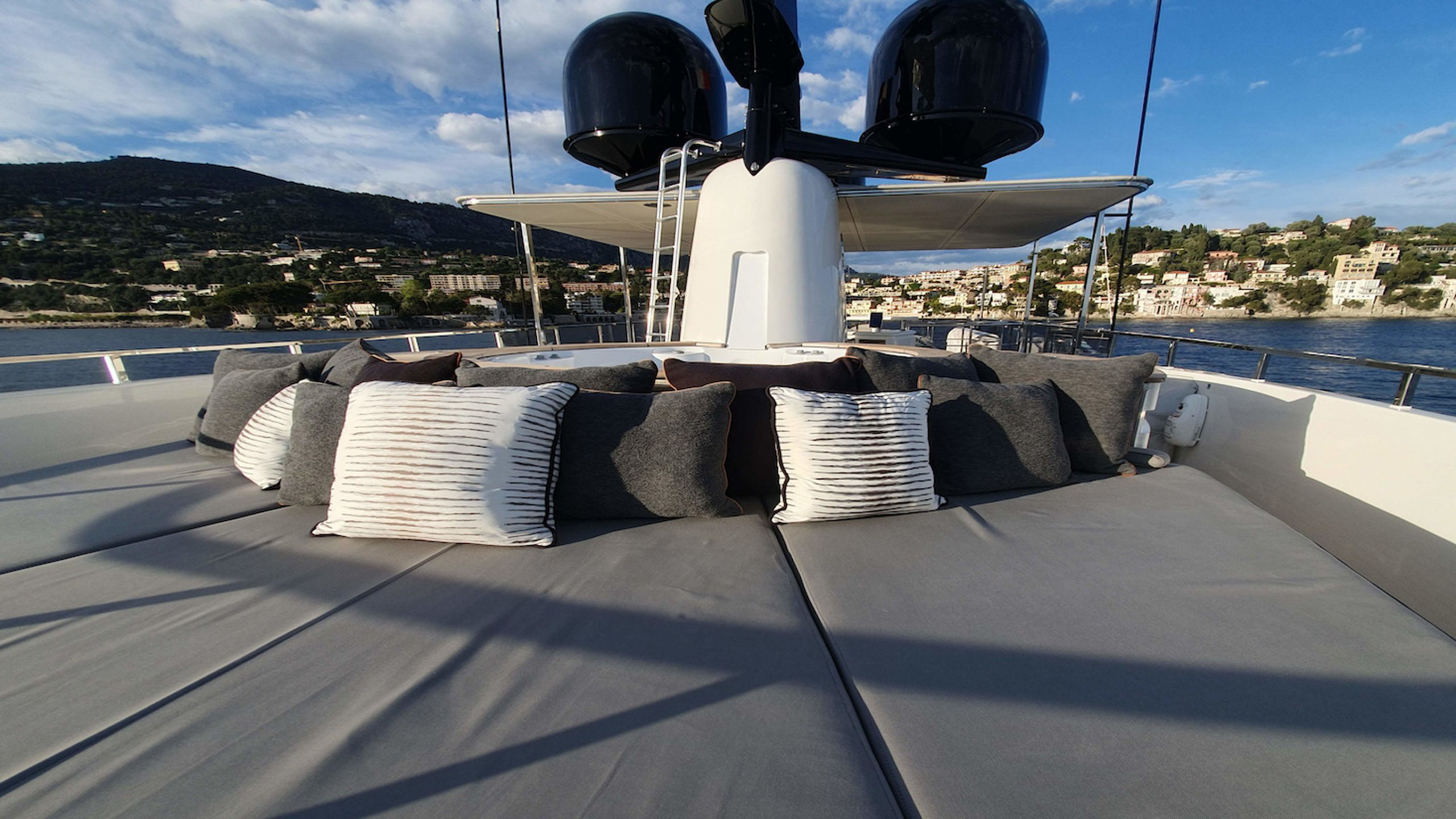Exterior - 23/24