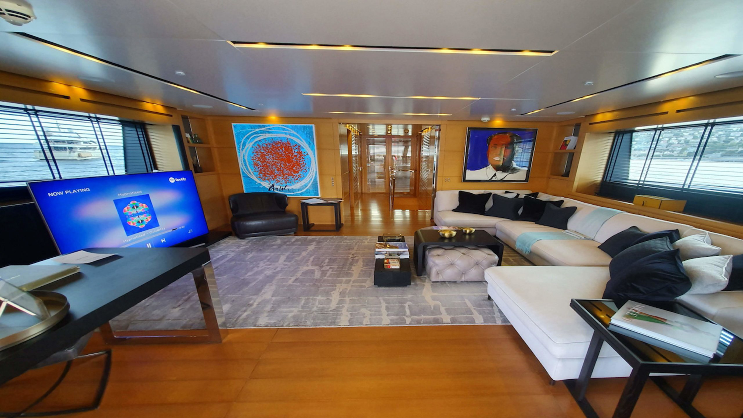 Interior - 2/36