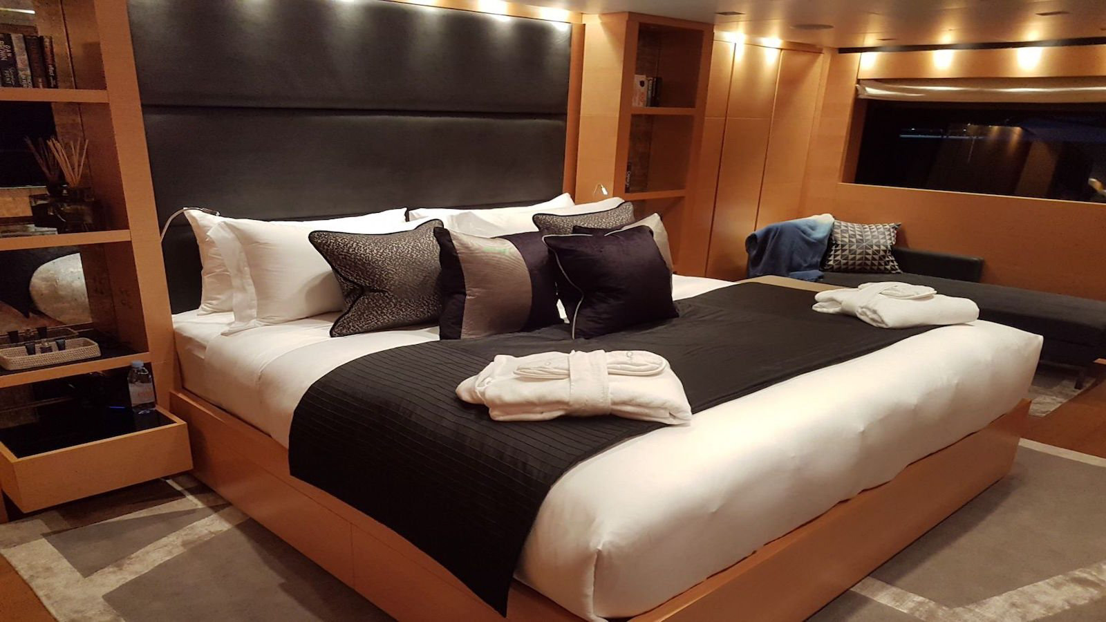Interior - 18/36