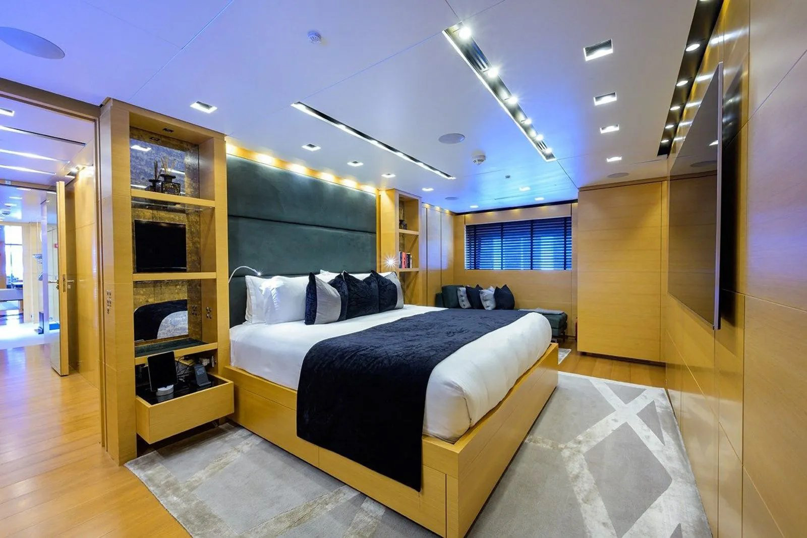 Interior - 19/36