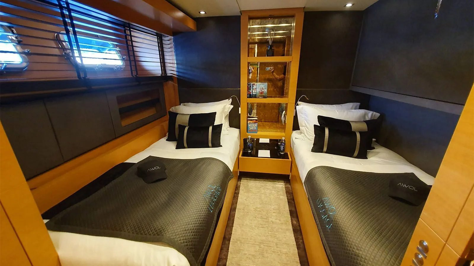 Interior - 24/36
